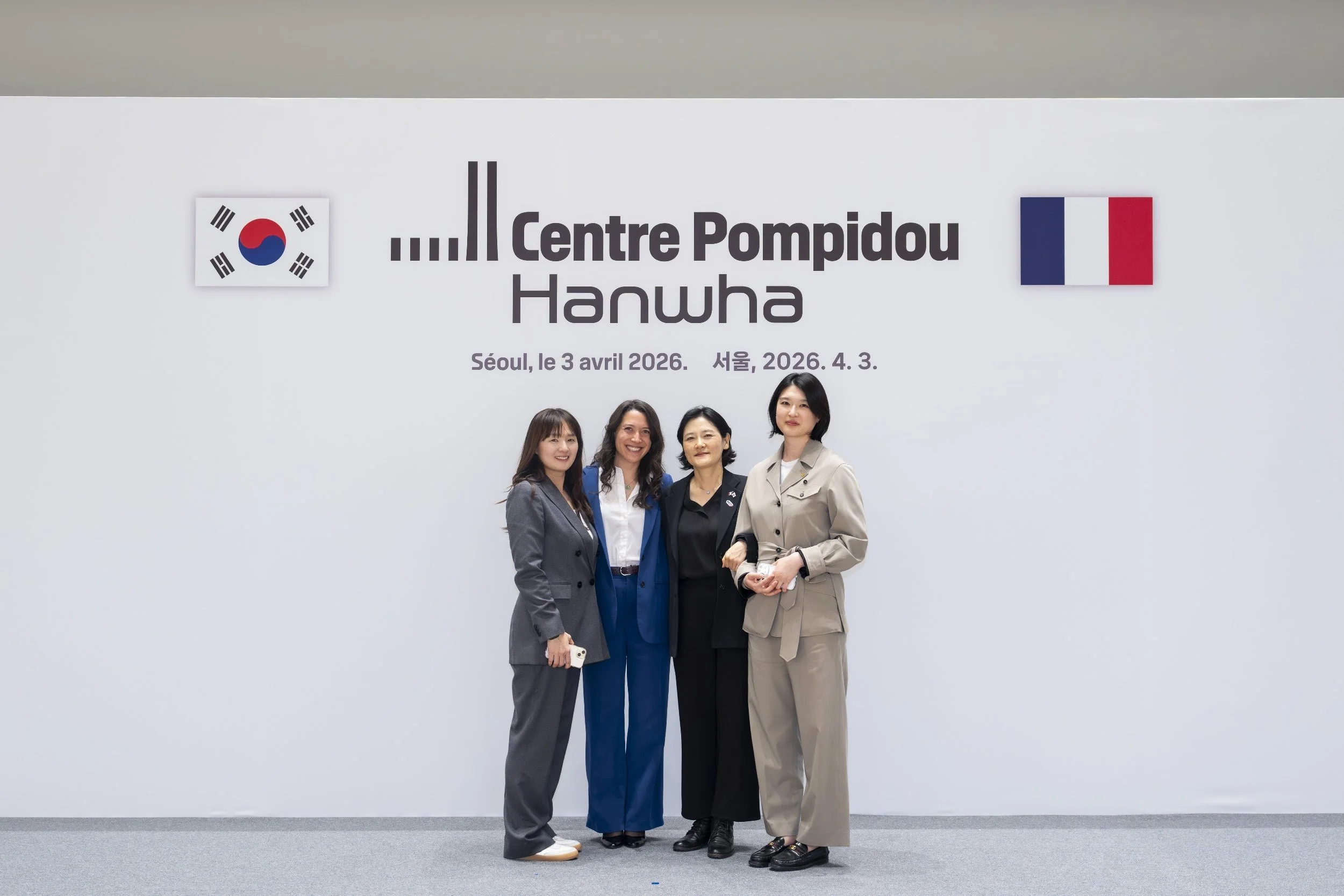 macron-visits-centre-pompidou-hanwha-photo-03.jpg
