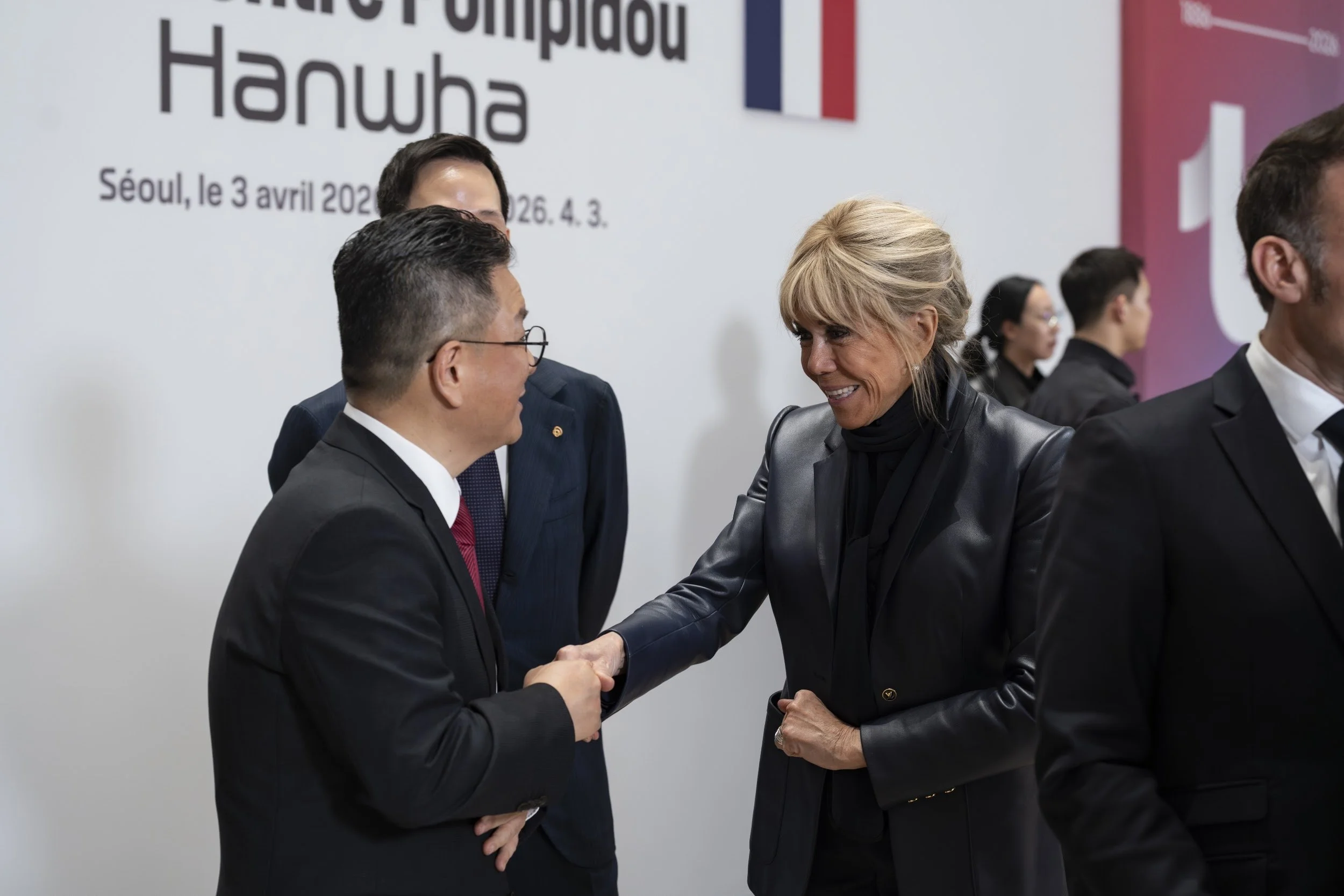 macron-visits-centre-pompidou-hanwha-photo-05.jpg