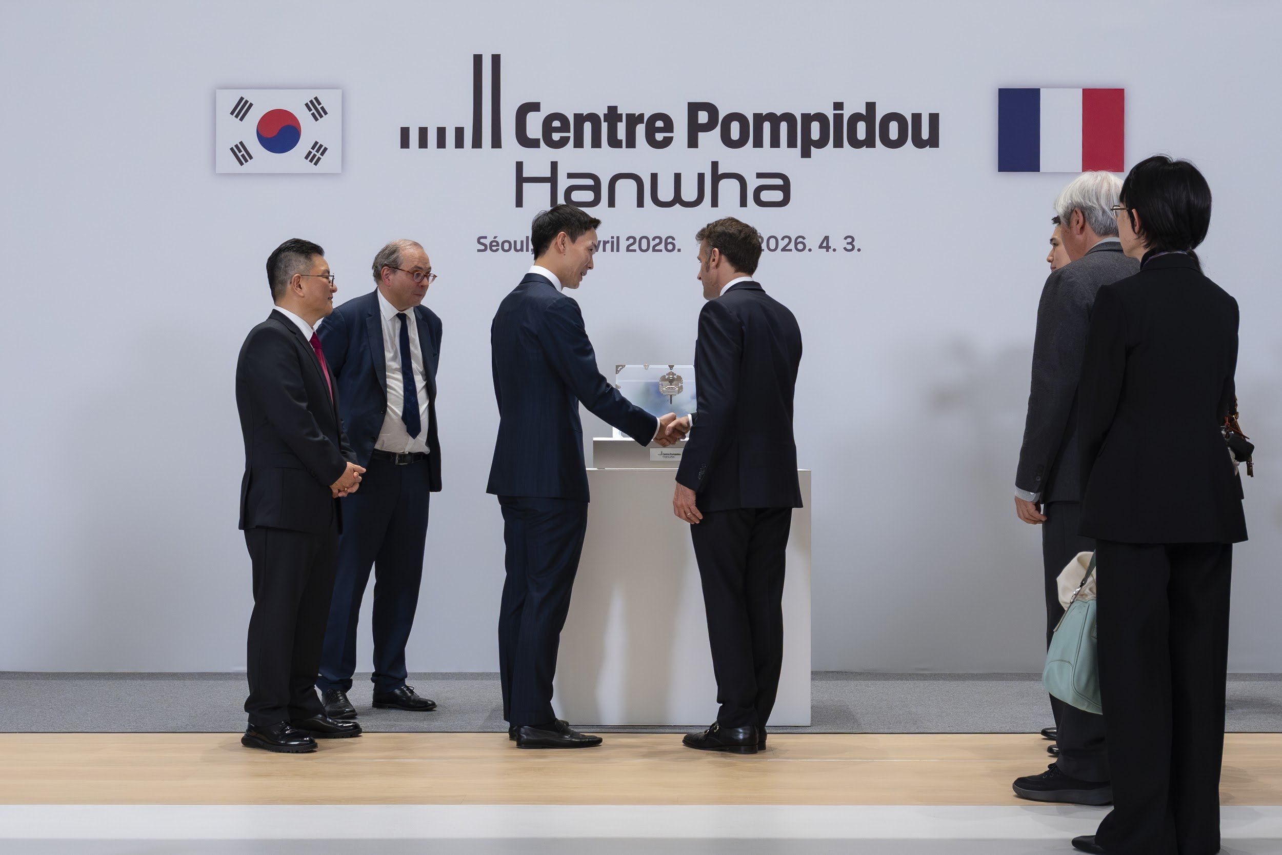 macron-visits-centre-pompidou-hanwha-photo-06.jpg