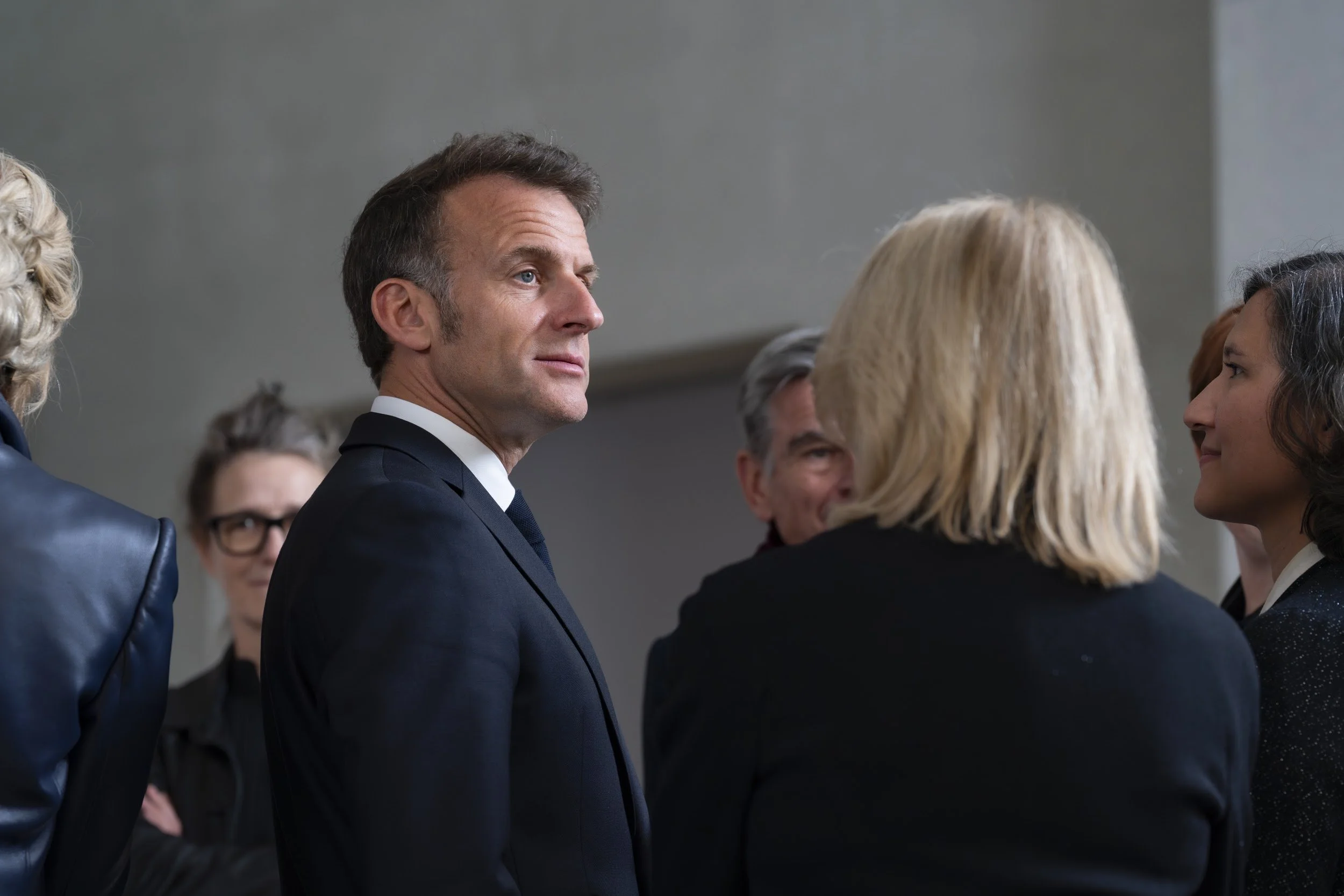macron-visits-centre-pompidou-hanwha-photo-07.jpg