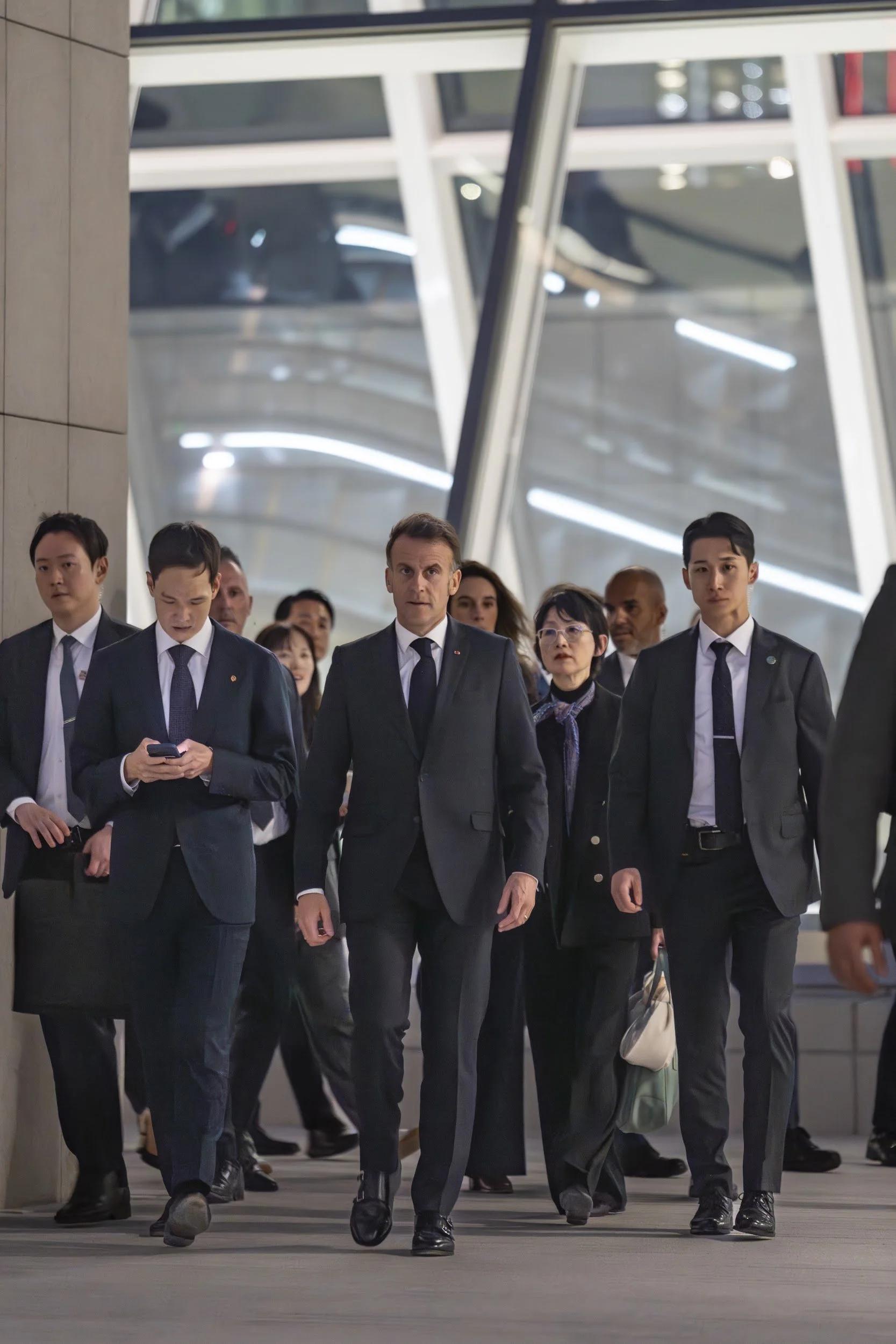 macron-visits-centre-pompidou-hanwha-photo-14.jpg