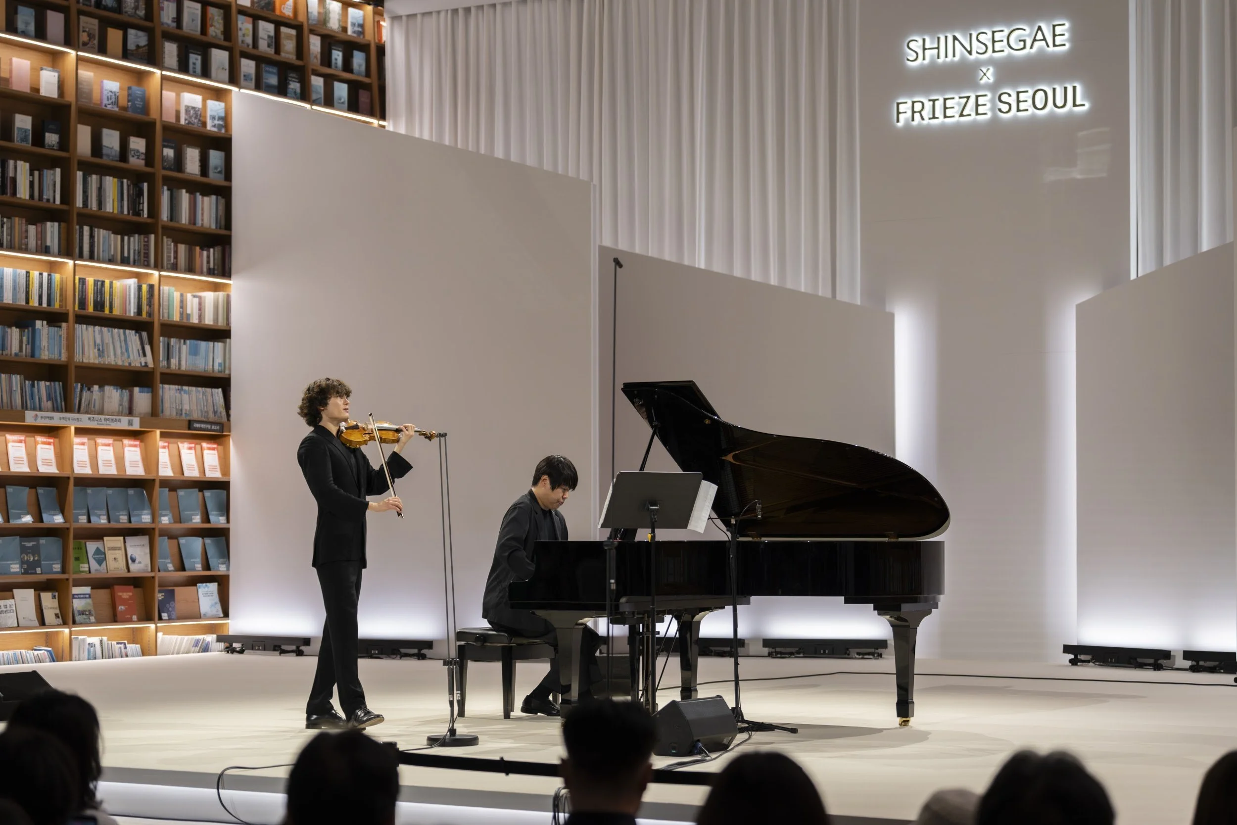 shinsegae-x-frieze-seoul-gala-dinner-01.jpg