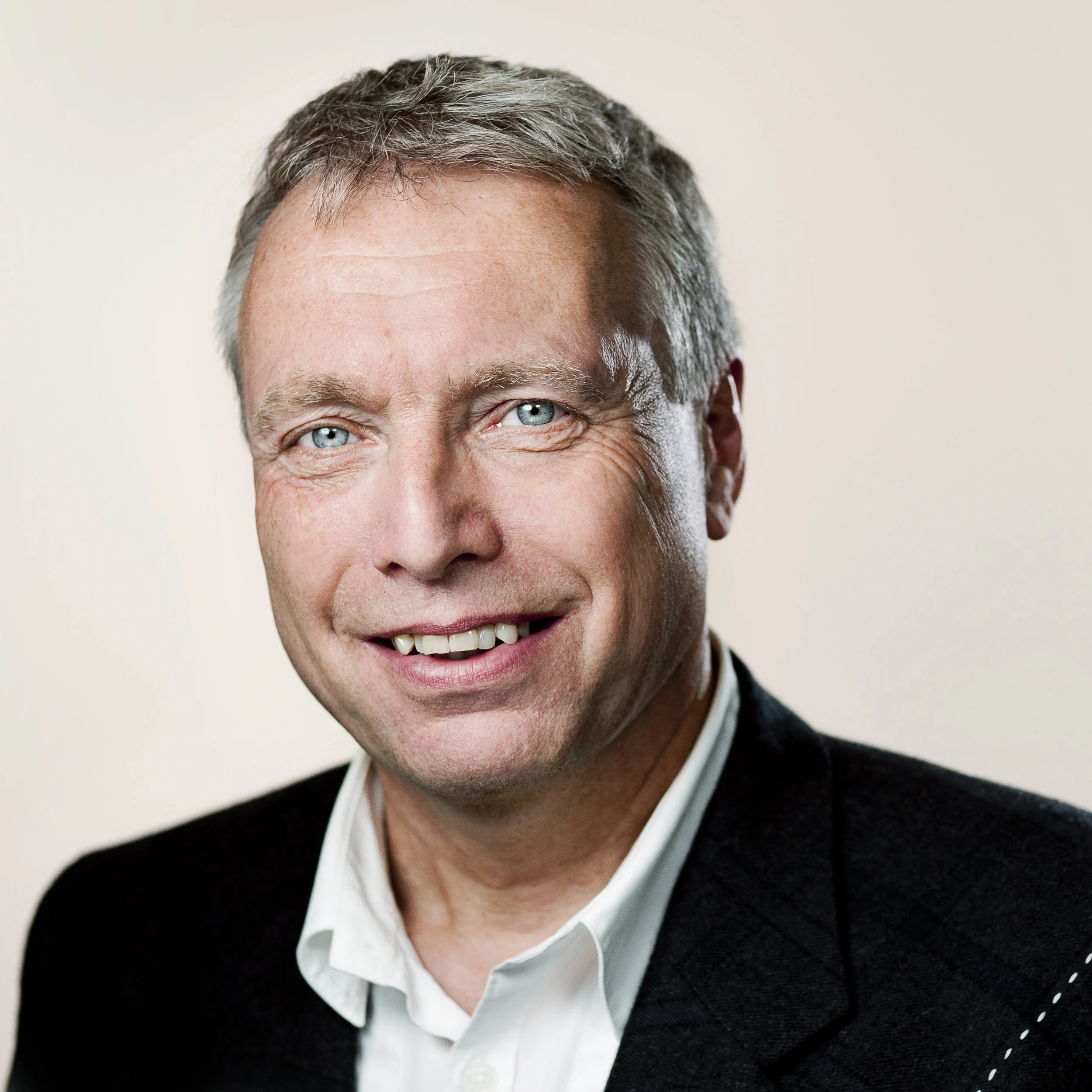 UFFE ELBÆK (DK)