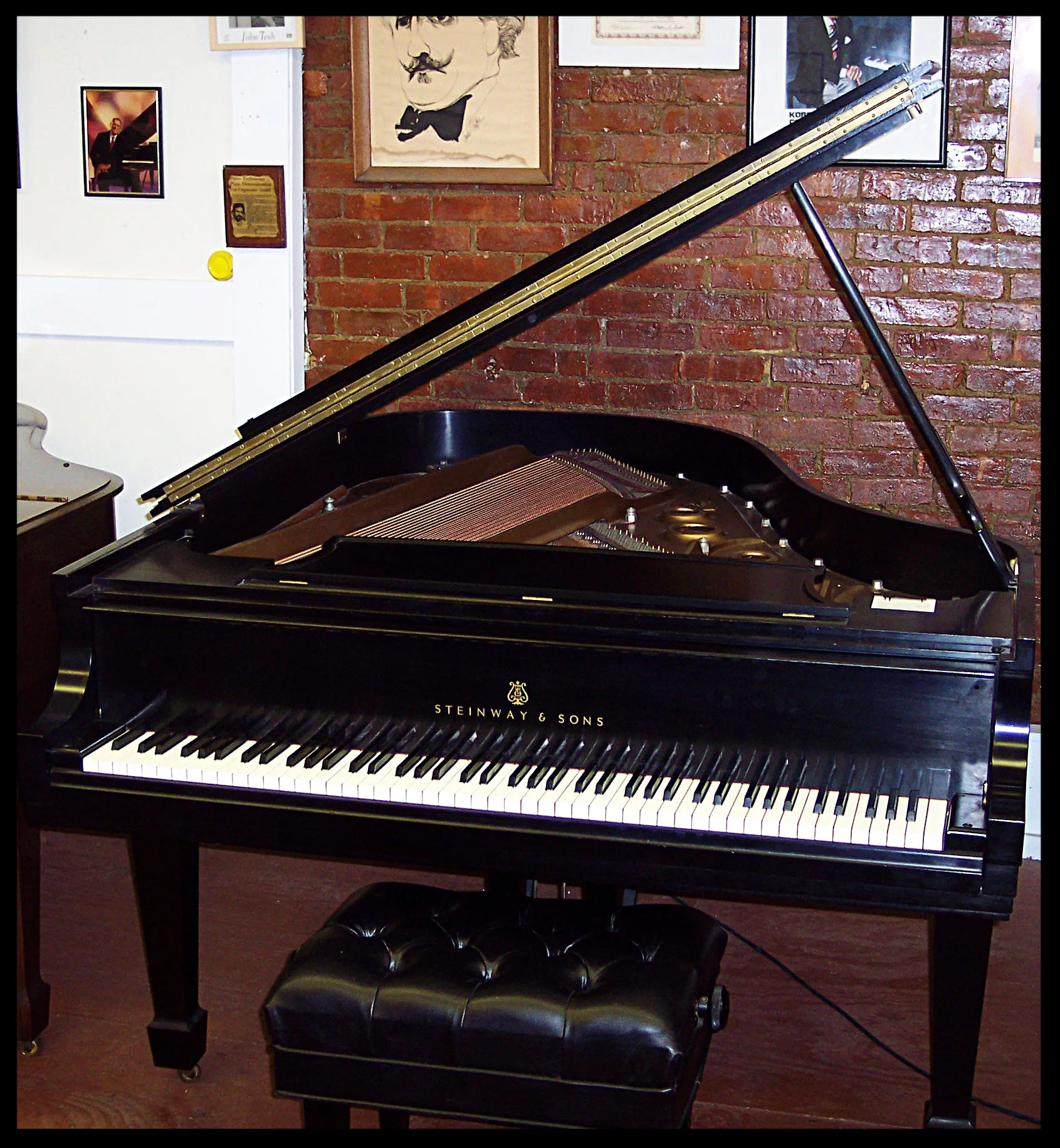 Steinway L ES.JPG