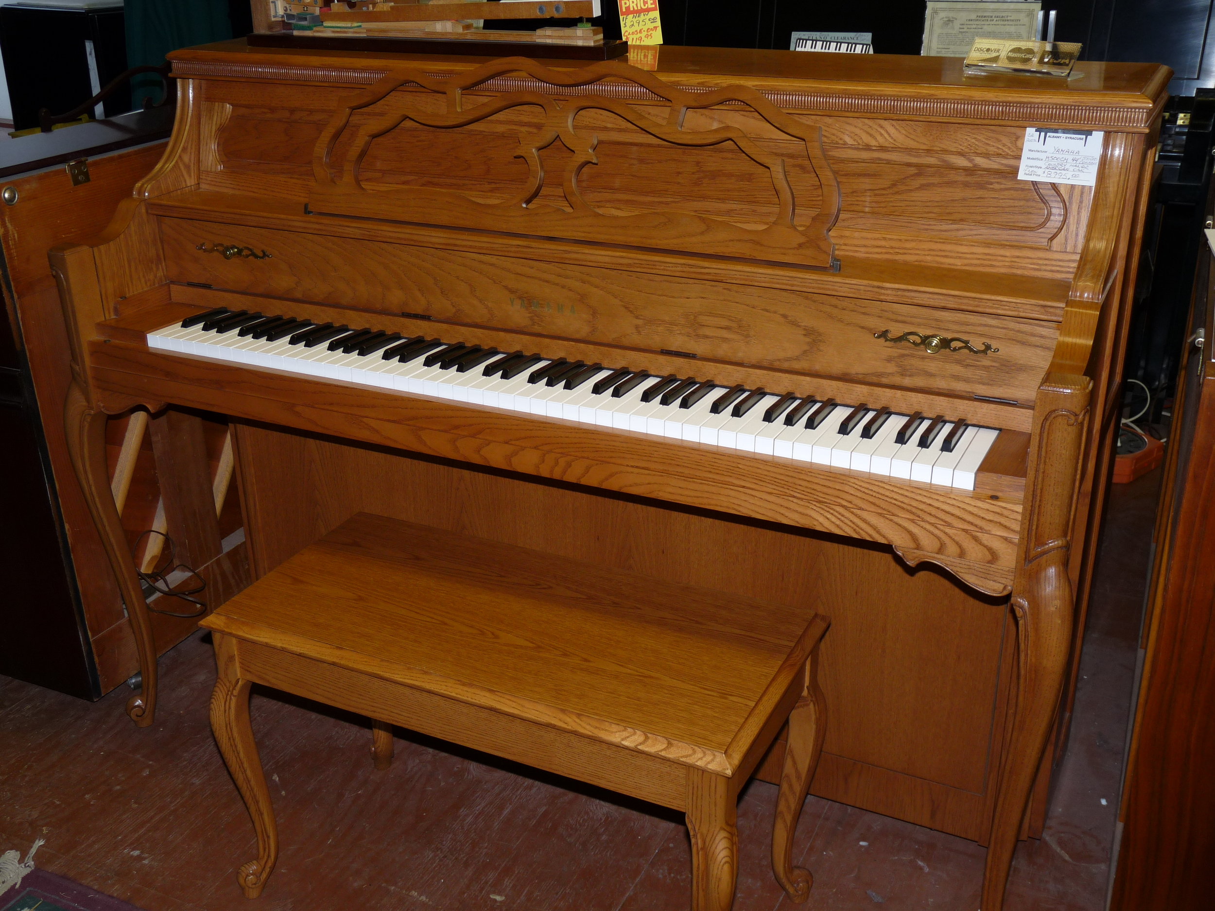 Yamaha, model M-500CM, 44” Studio Console/Bench