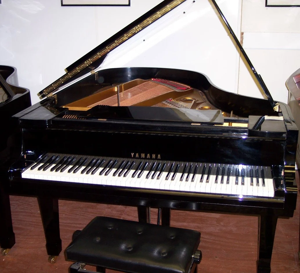  Yamaha,  G3,  6’0” Professional Grand & Bench,  serial #85865 