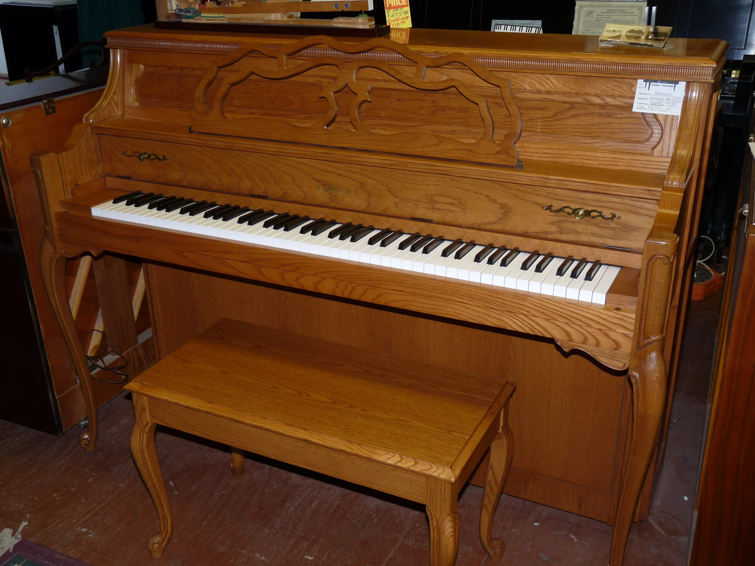 Yamaha, model M-500CM, 44” Studio Console/Bench, serial # T267417