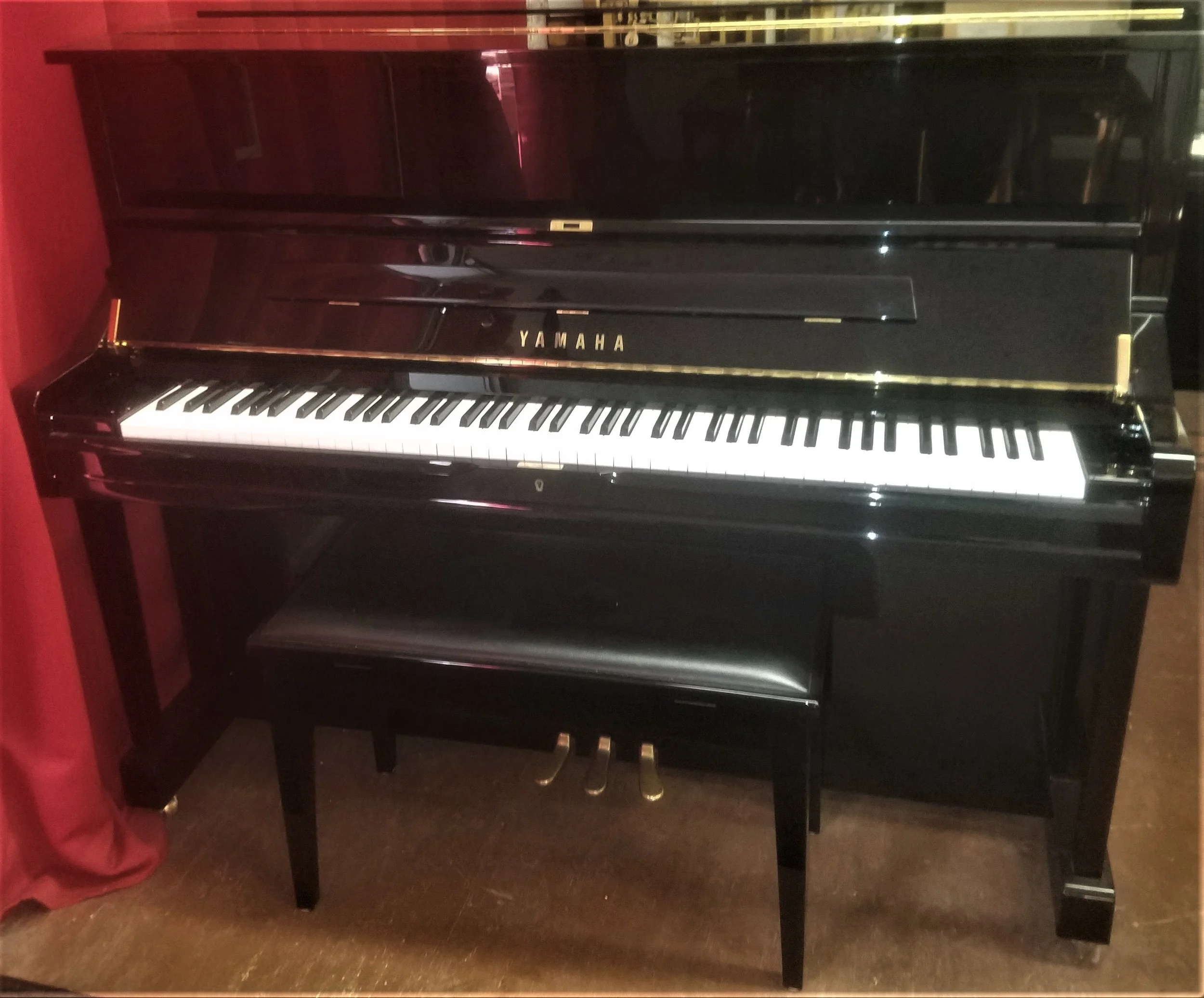 Yamaha U1, 48" Professional Upright & Bench, Ebony Polish