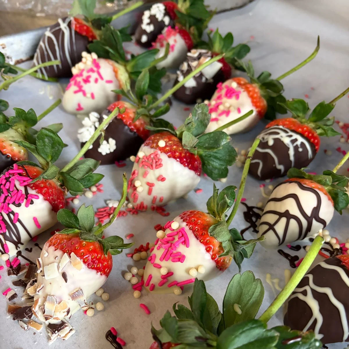 Special Valentine's Day treats are available.
SUN - THURS: 8 AM - 4 PM
FRI - SAT: 8 AM - 6 PM