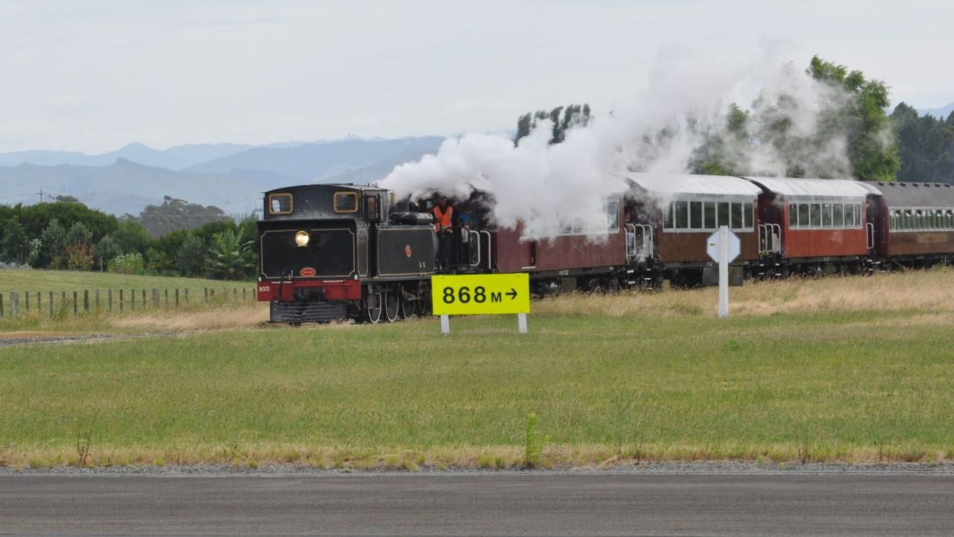 Train approaching at Gisborne 1