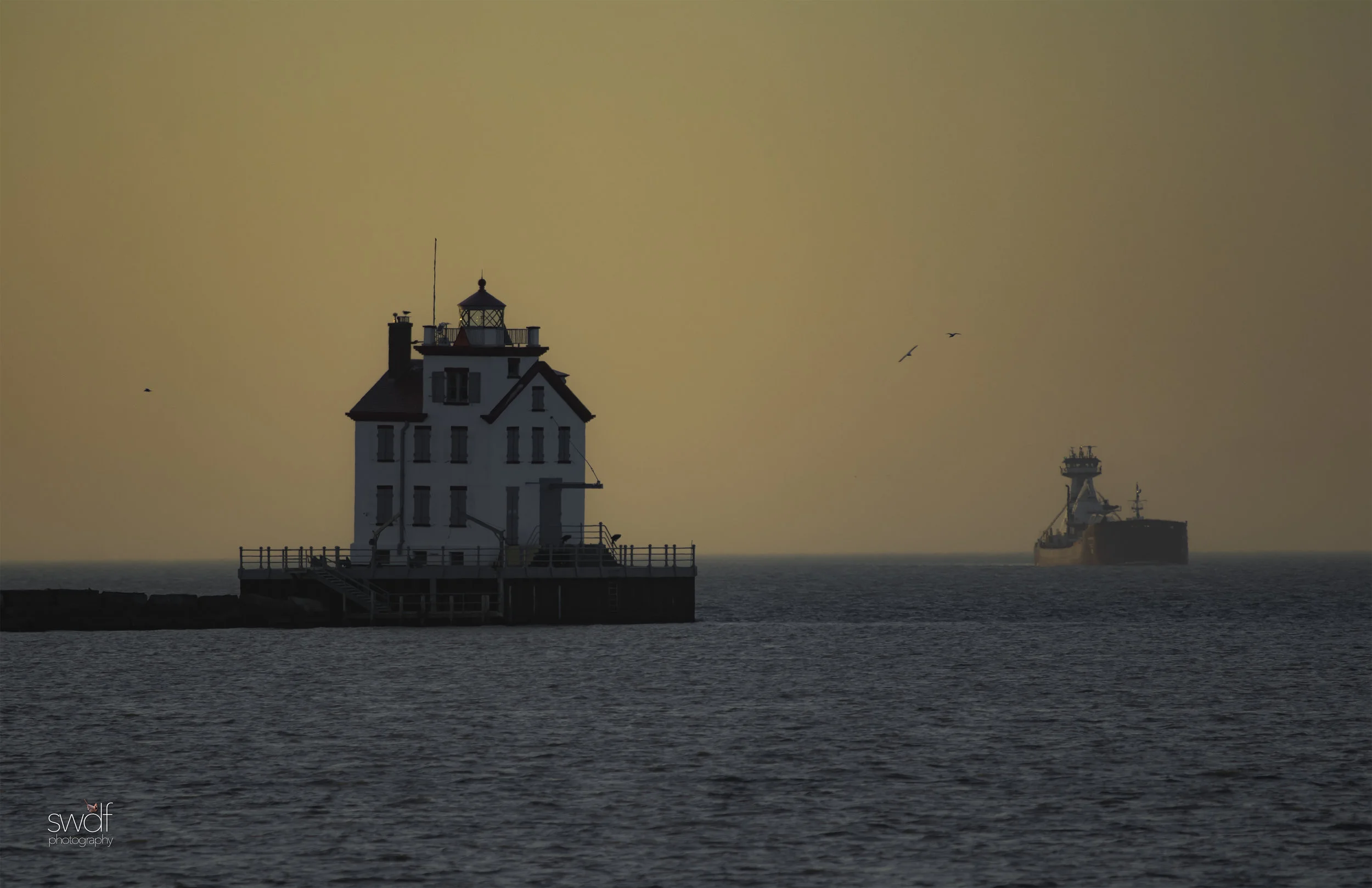 Lorain Harbor Lighthouse.jpeg