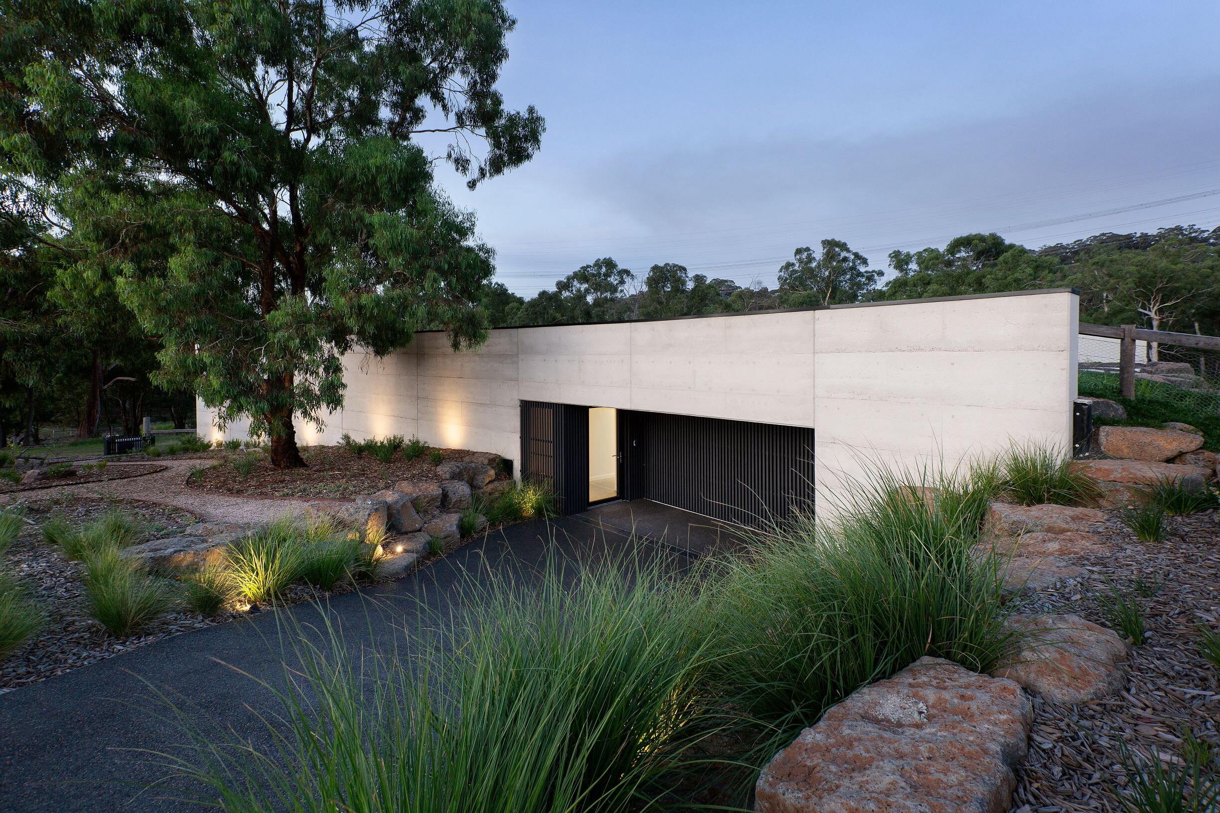 &lt;i&gt;new, passive&lt;/i&gt;Green roof and rammed earth - Donvale