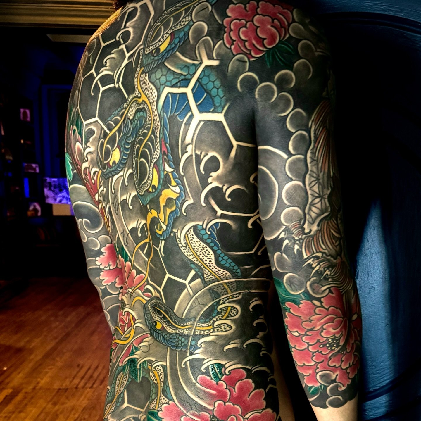 Decades has passed dedicating hours and hours into my craft, studying the basics of the craft that I admire so much how can delivery strength and powerful exchanges between souls. Freedom of thoughts and clear trust let the project get into an easy p