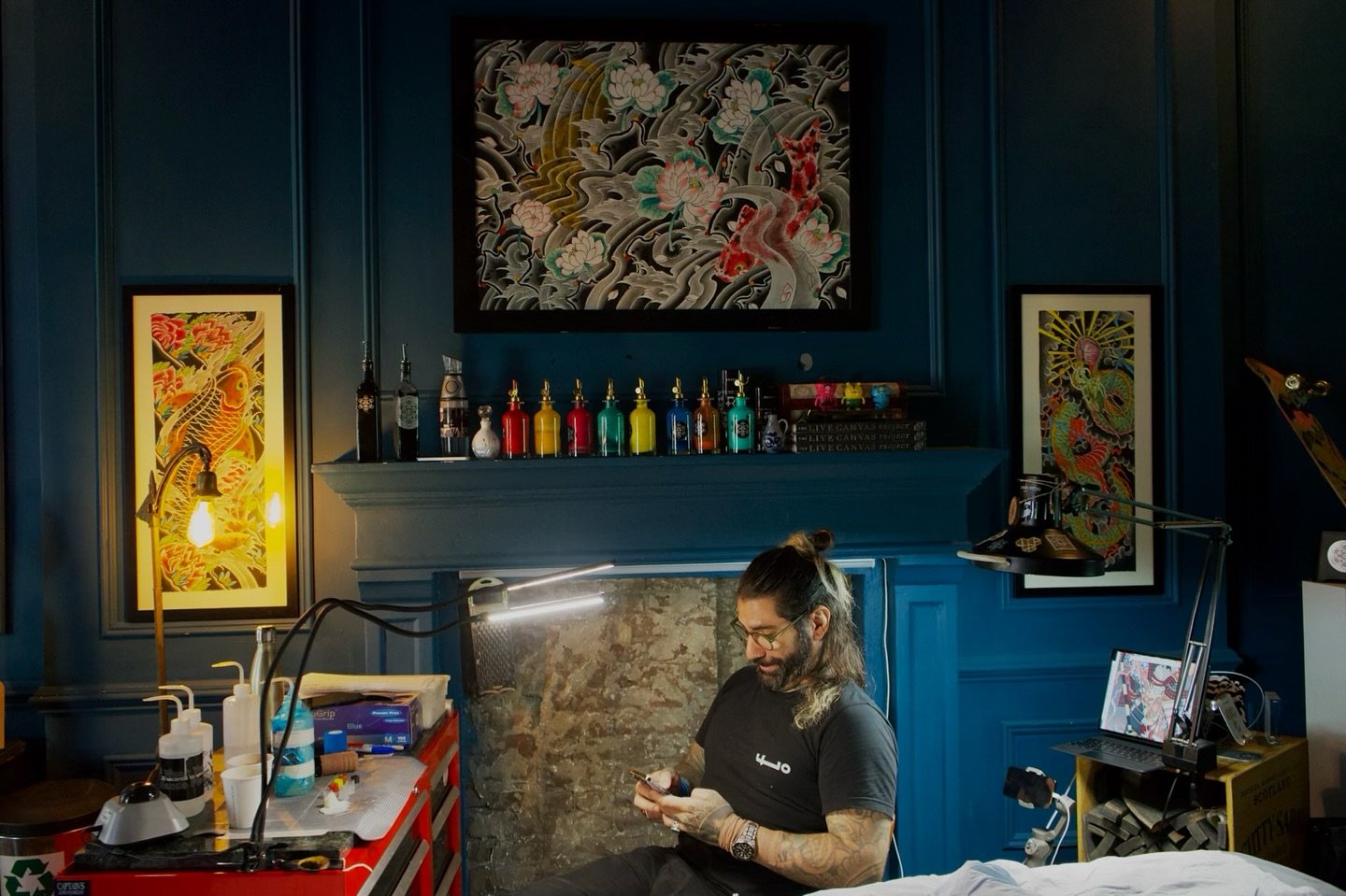 The face at the phone when I count the time is priceless cause today celebrates 23 years plus one day and keep counting of my career as a Tattooer since I did my first one back home at the master @tyes.tattoo studio. My good friend and familia @marin