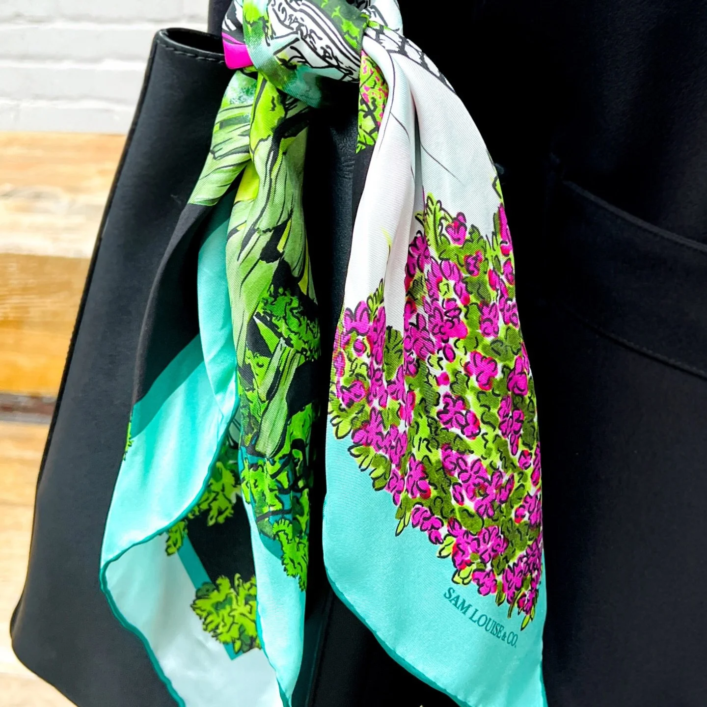 Luxury to gift yourself🧣🩷 Silk scarves are 20% off through Thursday, Dec. 4th!

#silkscarves #hairscarf #scarffashion