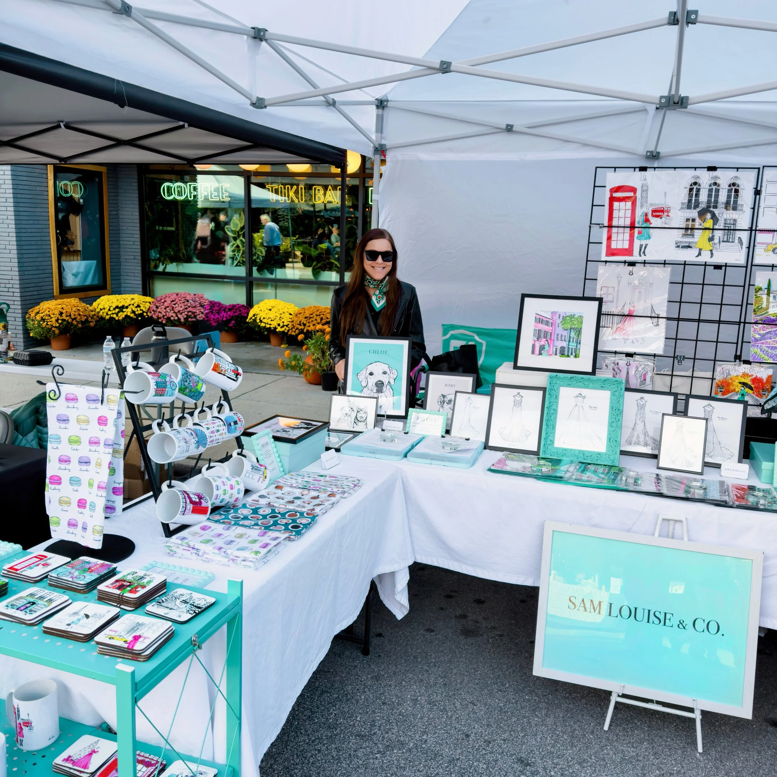 Saturday was the perfect market day (aside from the wind)! 🍂🖤 Thank you Clayton for showing up and filling my week with custom illustration orders 😅 Next up, holiday markets! Starting with the North Hills Tree Lighting on Nov. 21st ✨🎄 

#fashioni