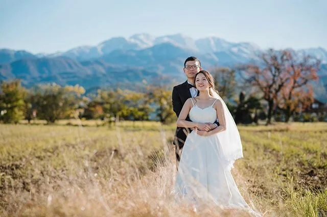We took the wrong fork and went in the entirely opposite direction from where we were heading to. Before we went back on track, we found a spot with the lovely mountains in view. Make the best of every situation! .
.
.
#preweddingjapan
#japanpreweddi