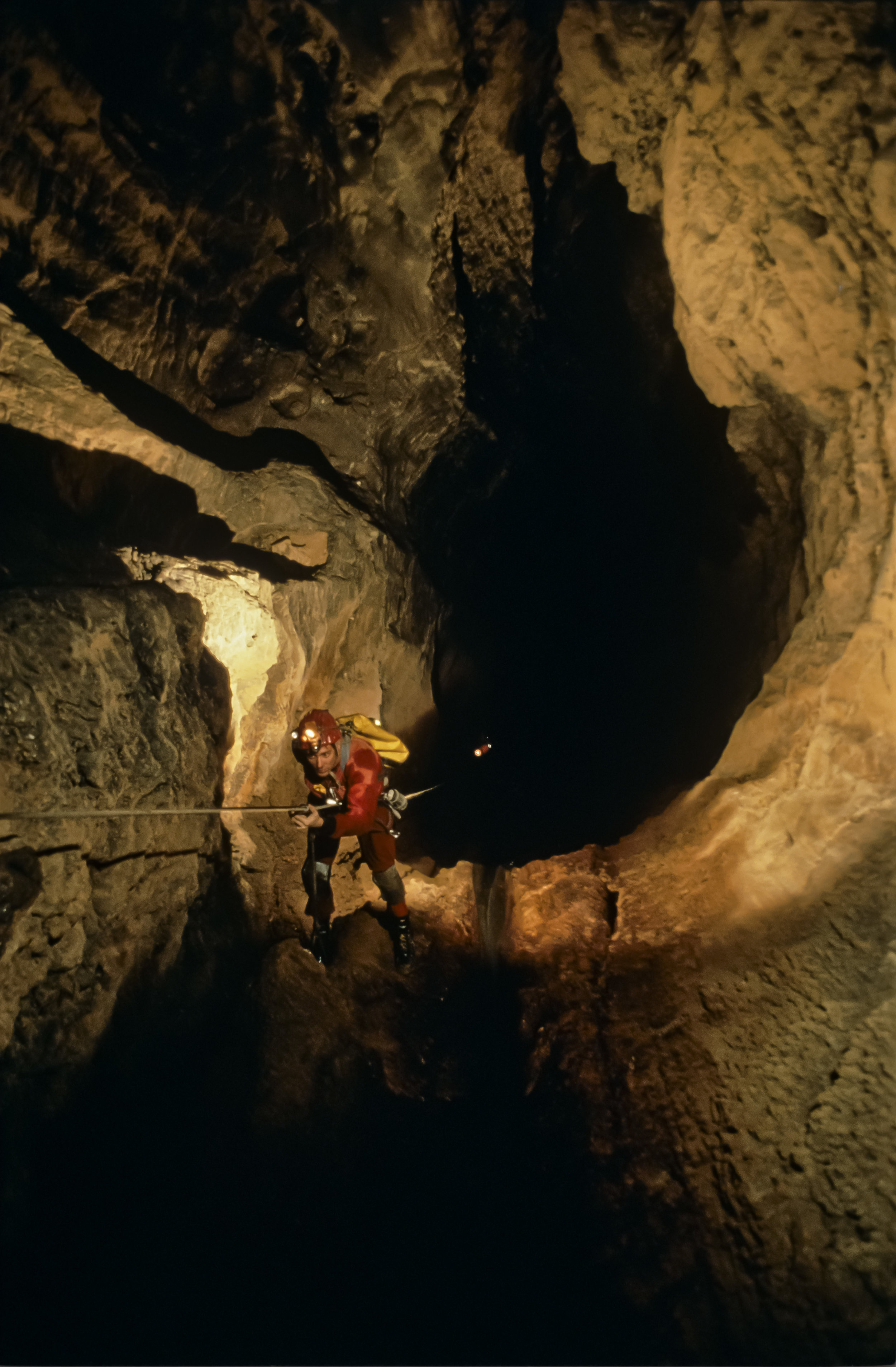  Noel Sloan descends the first pitch of the 100m Shaft. Photo by U. S. Deep Caving Team/Wes Skiles. 