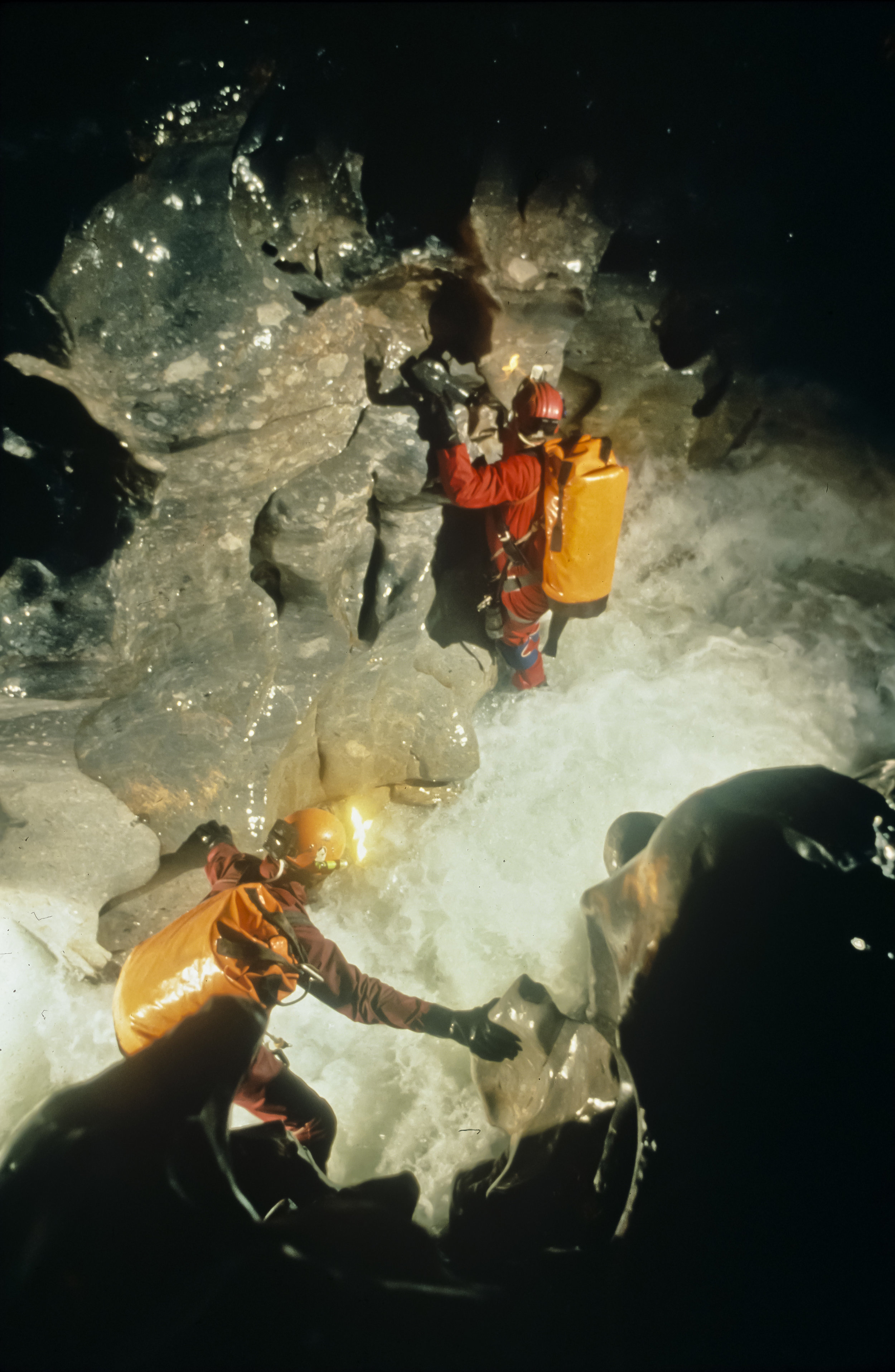  Sloan and Porter make their way along the Upper Gorge at a depth of 700m. Photo by U. S. Deep Caving Team/Wes Skiles. 