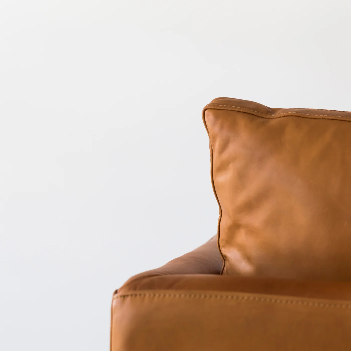 Louis_Sofa_Ranchero_Square_Staple&Co_CushionDetail_Web_Project82.jpg