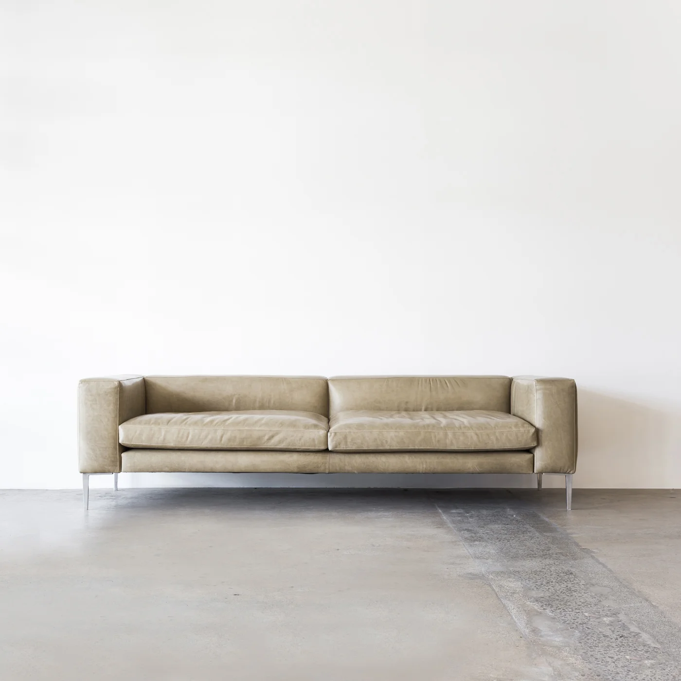 Walter_Sofa_Staple&Co_Verona_Square_Establishing_Project82.jpg