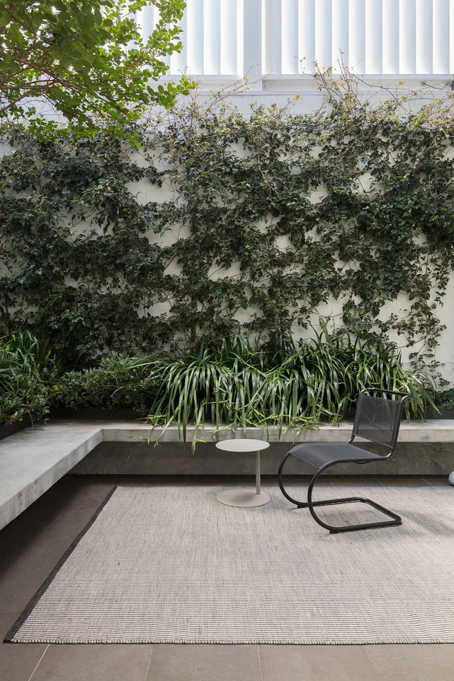 Armadillo_Rugs_IndoorOutdoorCollection_TideWeave_BasaltFog_Insitu_05-X2.jpg