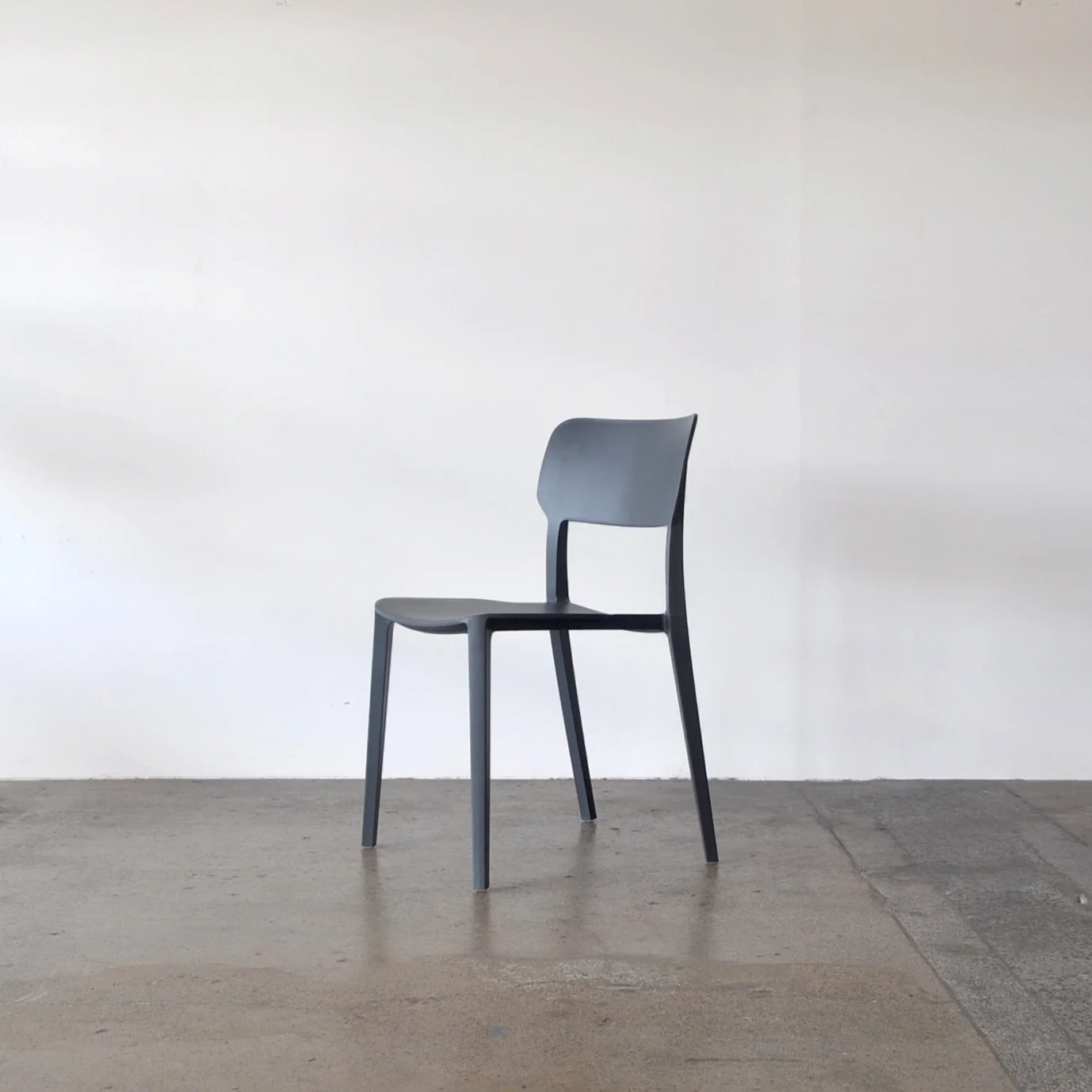 Alex_Chair_Outdoor_Charcoal_Establishing_Project82.jpg