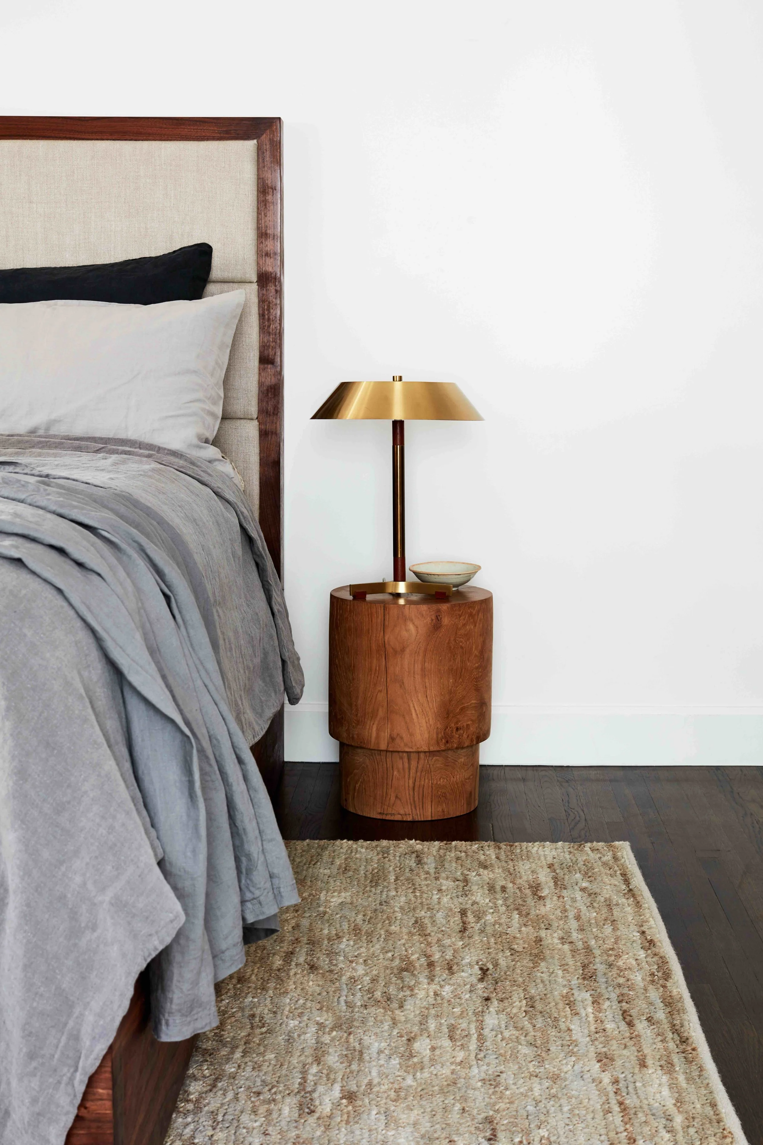 Armadillo_Rugs_LatitudeCollection_DesertKnot_Sleet_InSitu_010_Project82_Web.jpg