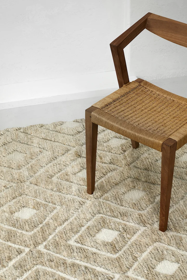 Armadillo_Rugs_Latitude_Cairo_Sleet_Mid_01.jpg