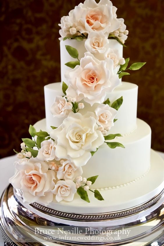 Pinterest inspiration: Meaghan loved the idea of a cake that would feature her flowers