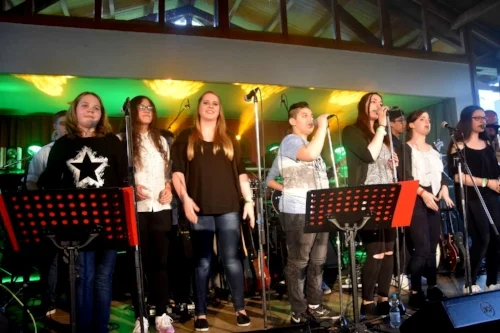 Schulband ist Support-Act bei Still Collins