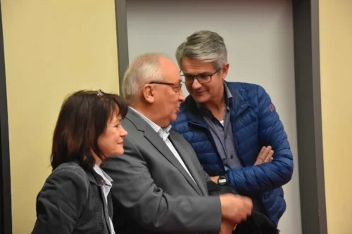 Pfarrer Barthenheier zu Besuch in der Heinrich-Roth-Realschule plus