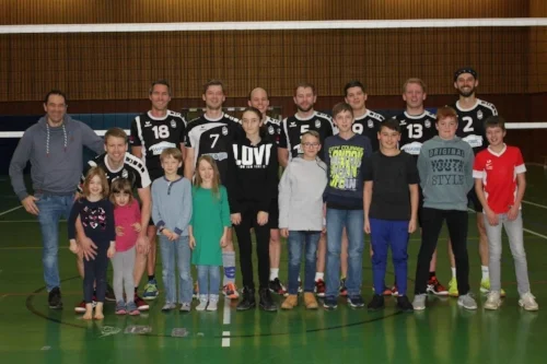 Sportklasse feiert Sieg des Volleyball-Clubs Lahnstein