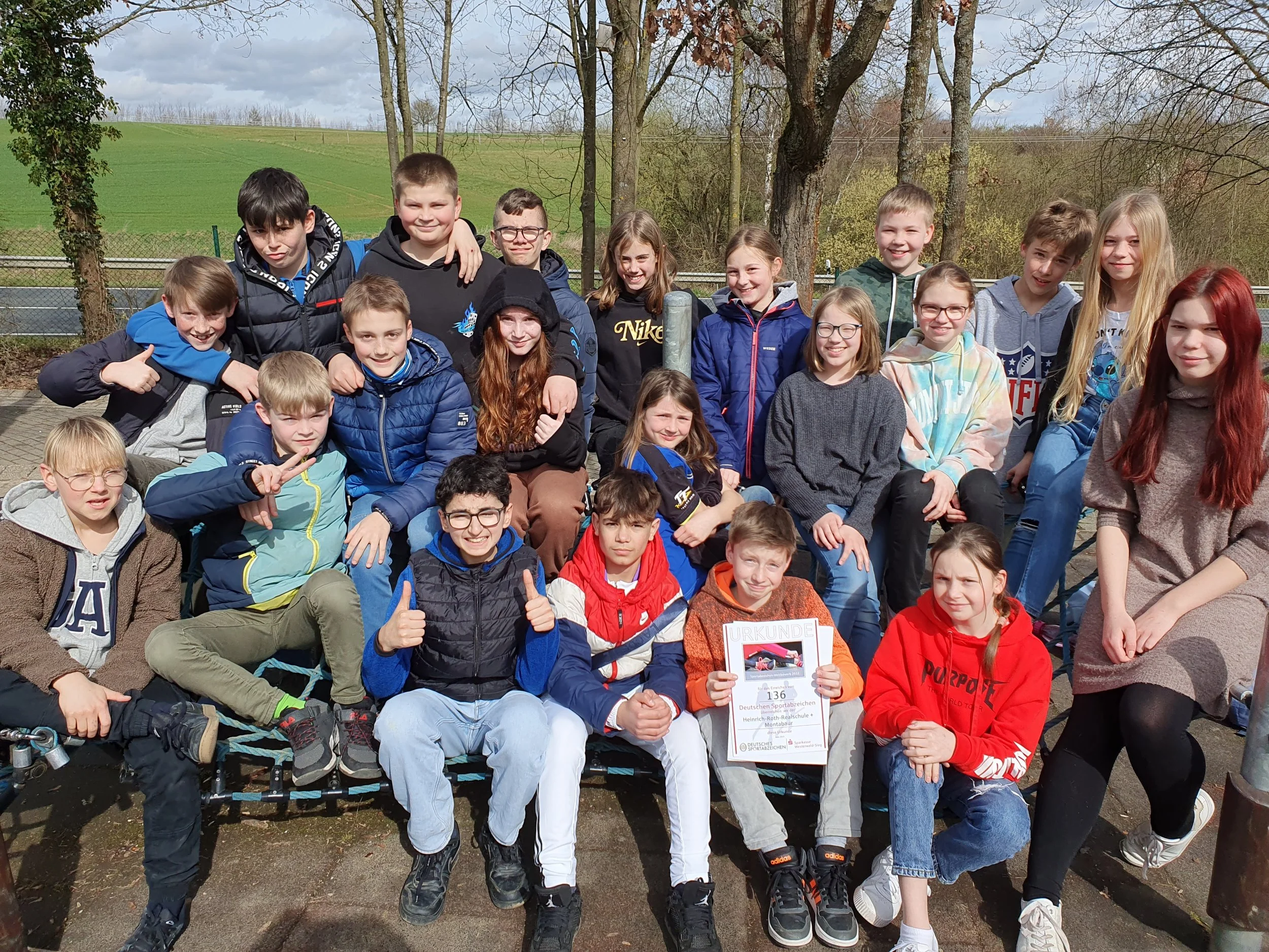 134 Schüler:innen der Heinrich-Roth-Realschule plus legen erfolgreich ...