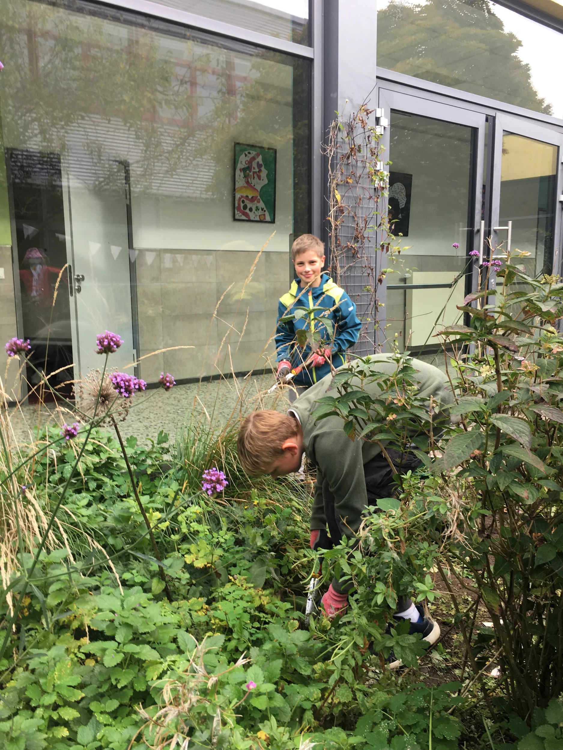 Junge Gärtnerinnen und Gärtner packen es an — HeinrichRothRealschule plus