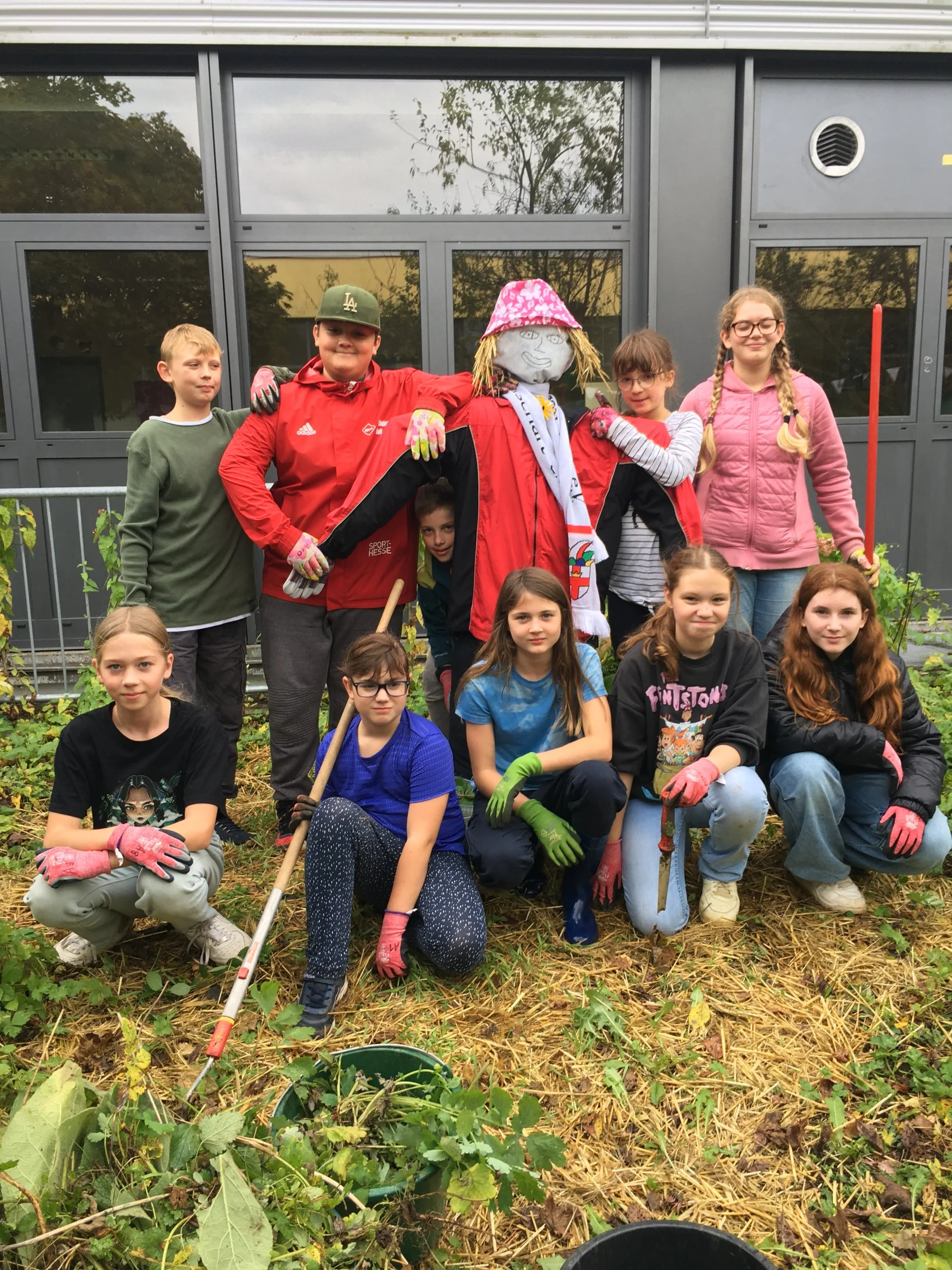Junge Gärtnerinnen und Gärtner packen es an