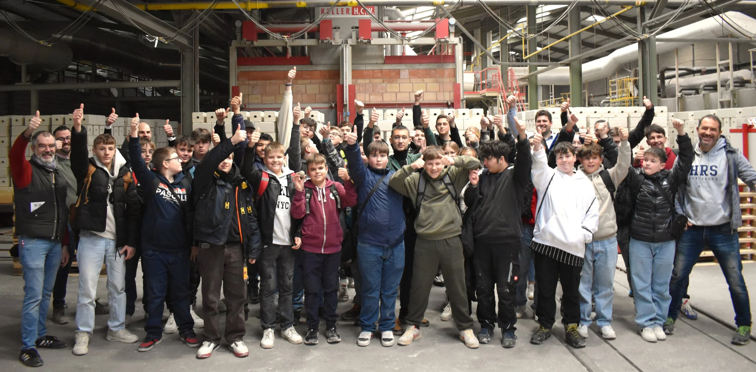 Technik-Gruppen der Stufe 8 besuchen Goerg &amp; Schneider in Boden