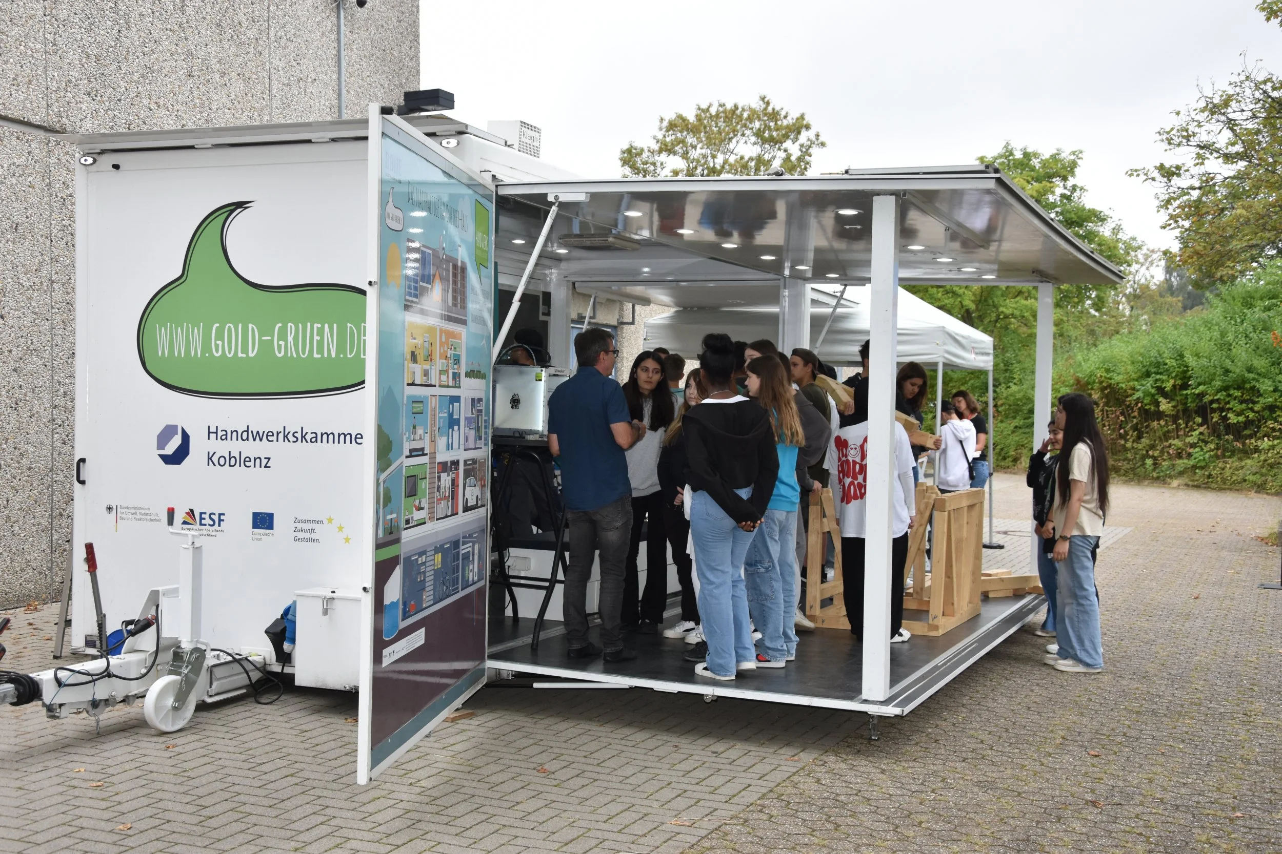 Berufsorientierung mobil – Das HWK-Mobil zu Gast an der HRS+