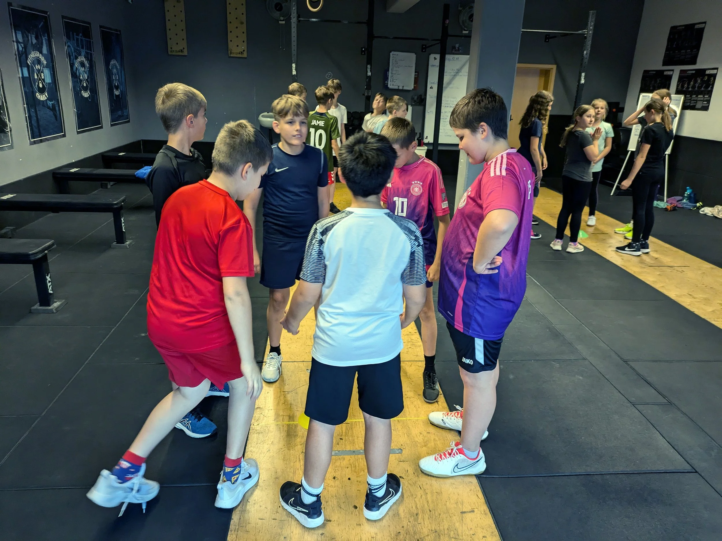 Sportunterricht im Fitnessstudio — Heinrich-Roth-Realschule plus