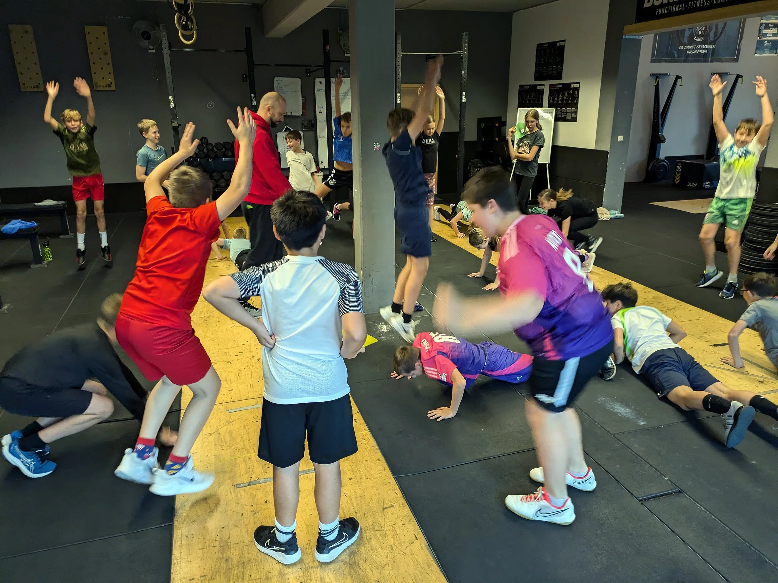 Sportunterricht im Fitnessstudio — Heinrich-Roth-Realschule plus