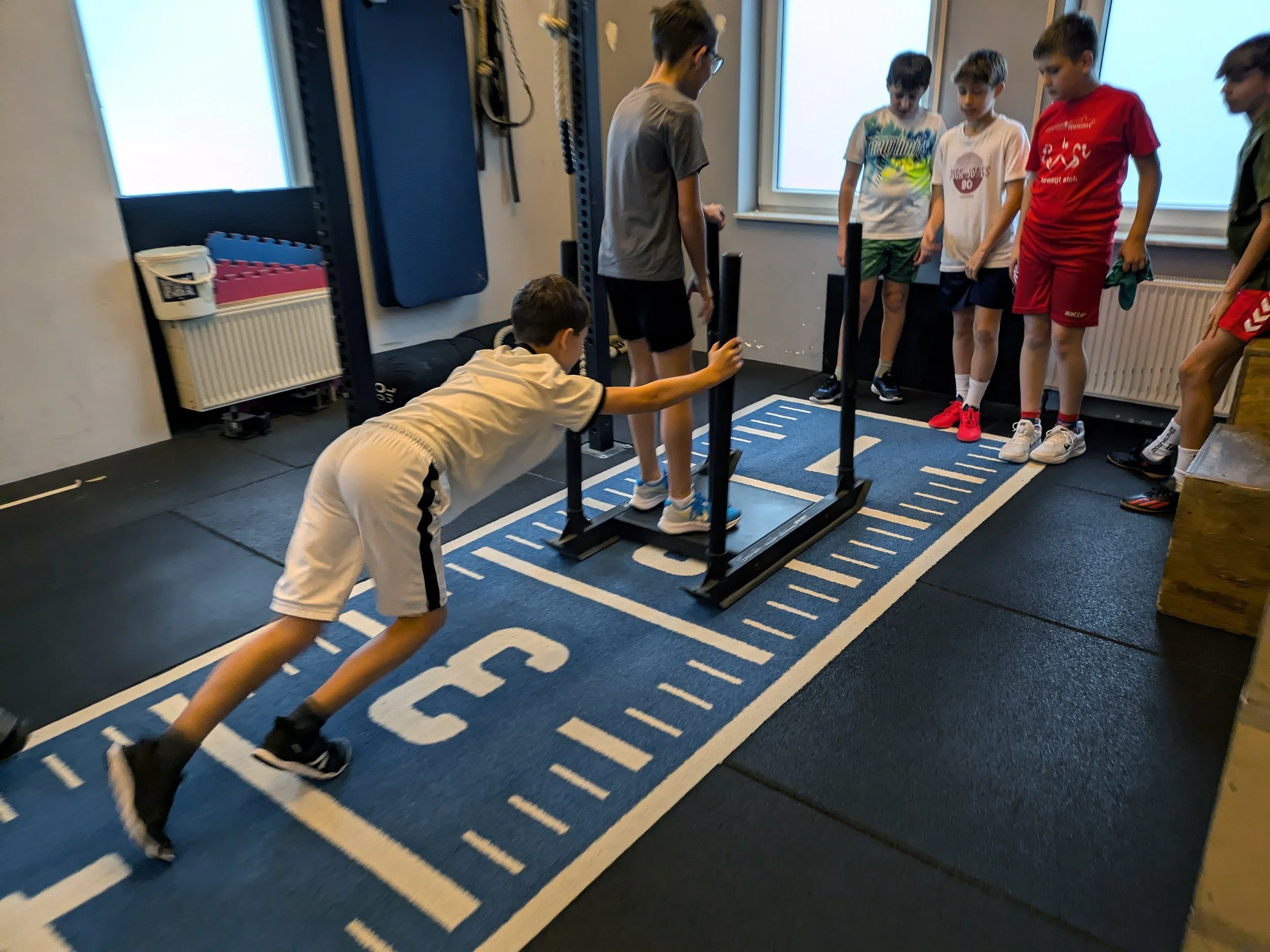 Sportunterricht im Fitnessstudio — Heinrich-Roth-Realschule plus
