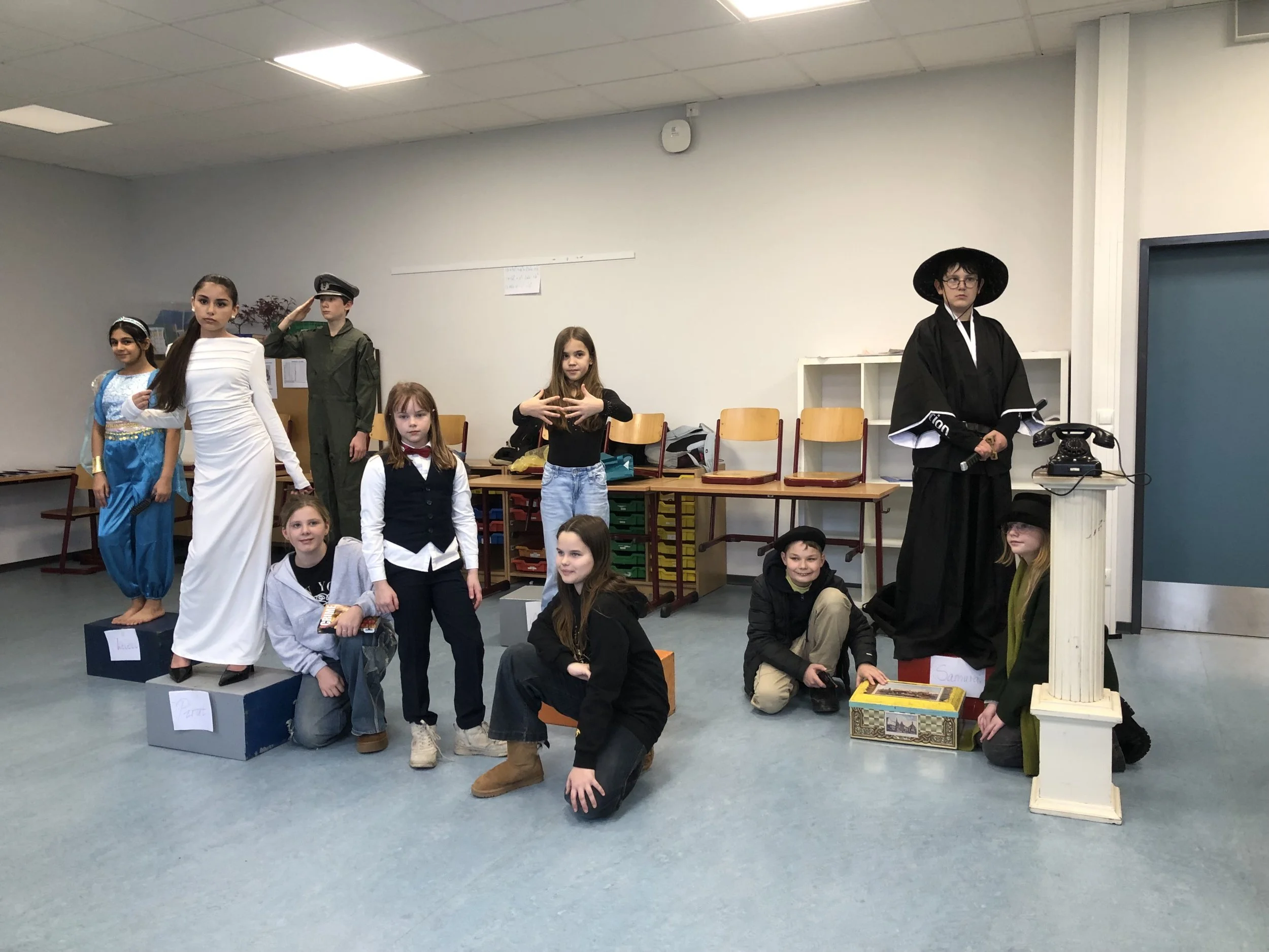 Die AG „Photowalk“ zu Besuch bei den weiteren AGs der Schule