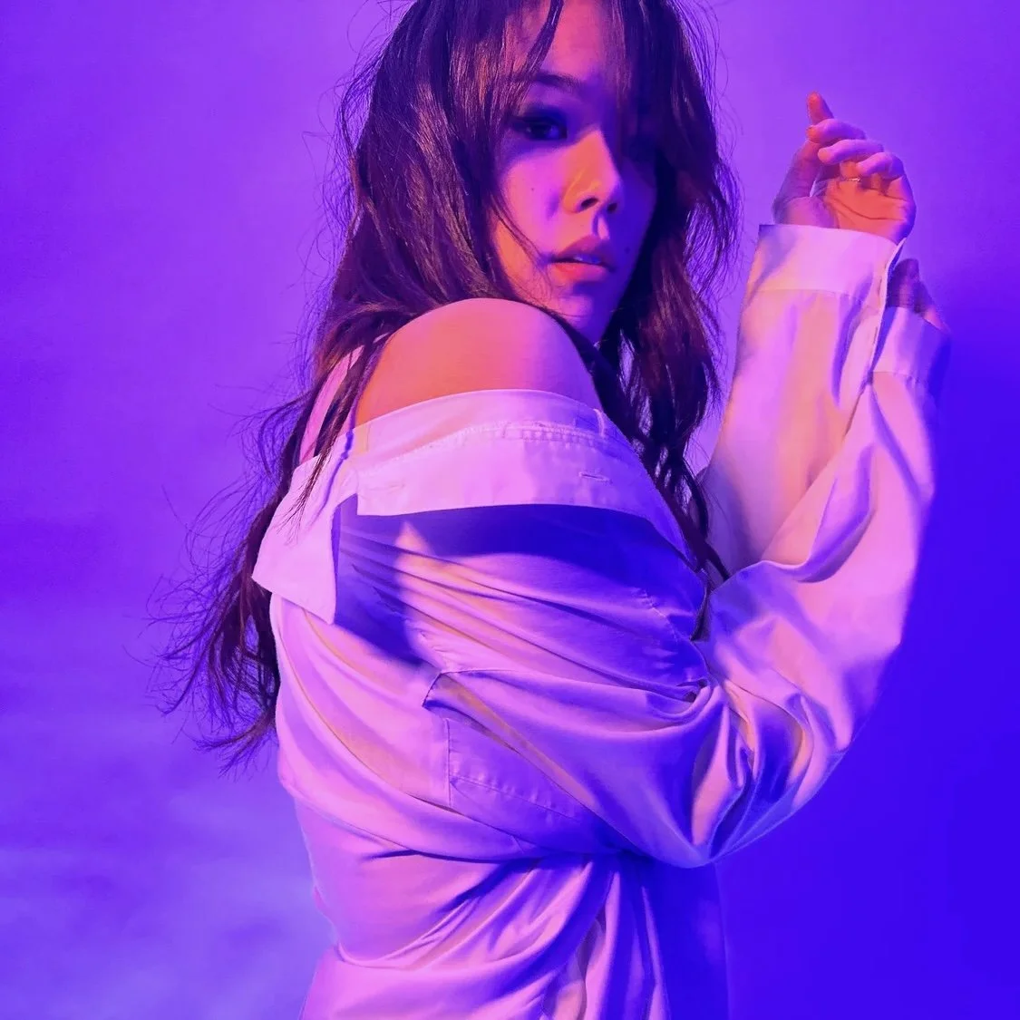 Solari female vocalist singing indie pop and synth pop tracks in the style of The Japanese House, MUNA, and Beach House.