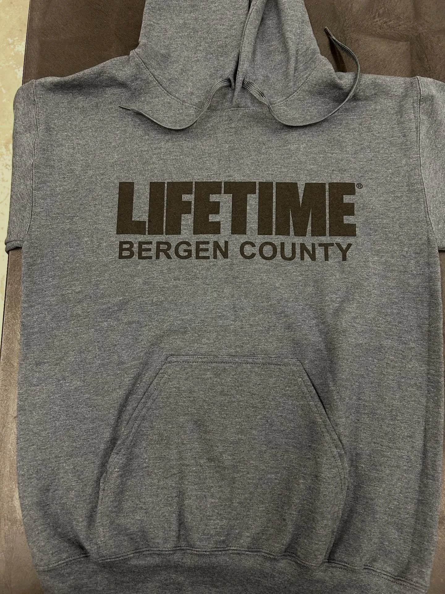 Lift, live, layer up 💪🏻🏋️&zwj;♀️
.
.
Visit the link in bio to get started on your order today!
.
.
.
 #buylocal #smallbusiness #bergencountymoms #supportsmallbusiness #lifetimefitness