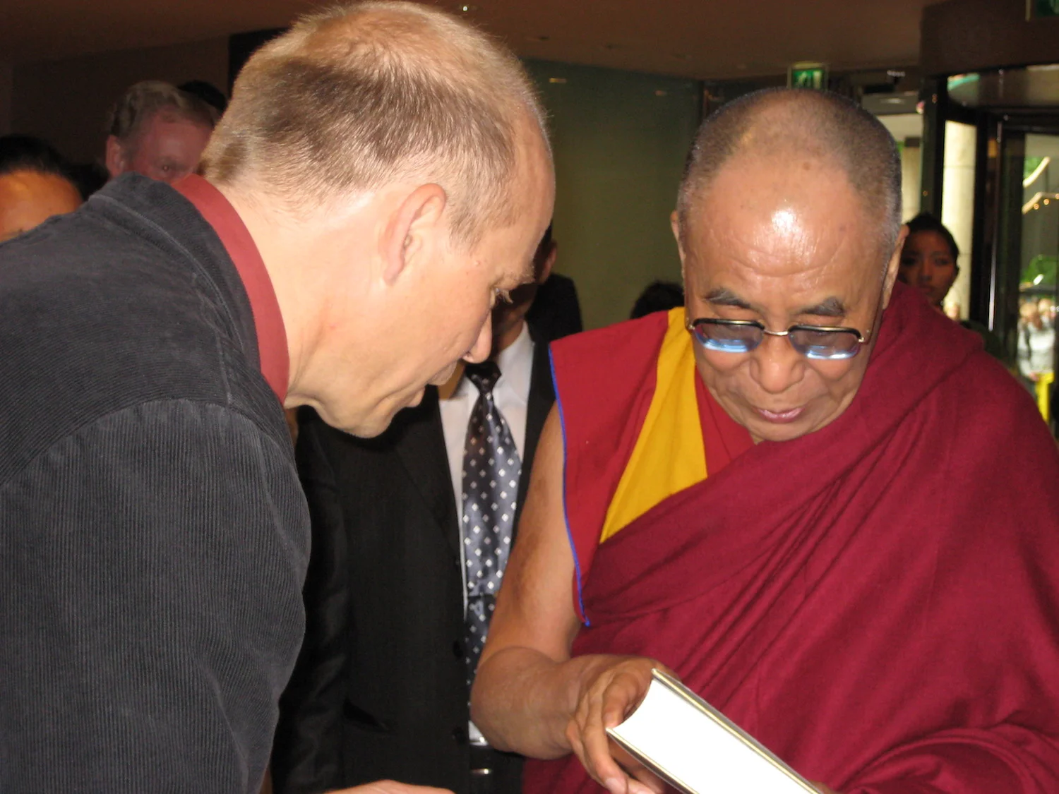 The Dalai Lama receives with a lot of interest his copy of Dalai Lama: Sage of This Time from Bert van Baar during his visit to Amsterdam in 2009.
