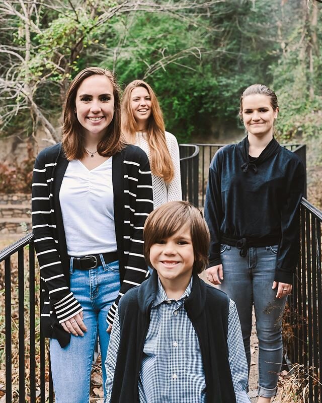 Capture family memories to hold on to for a lifetime with Kona Kreative.  #arkansasphotographer #visithotsprings #visitarkansas #arkansaslife #portraitphotography #getoutside #konakreative