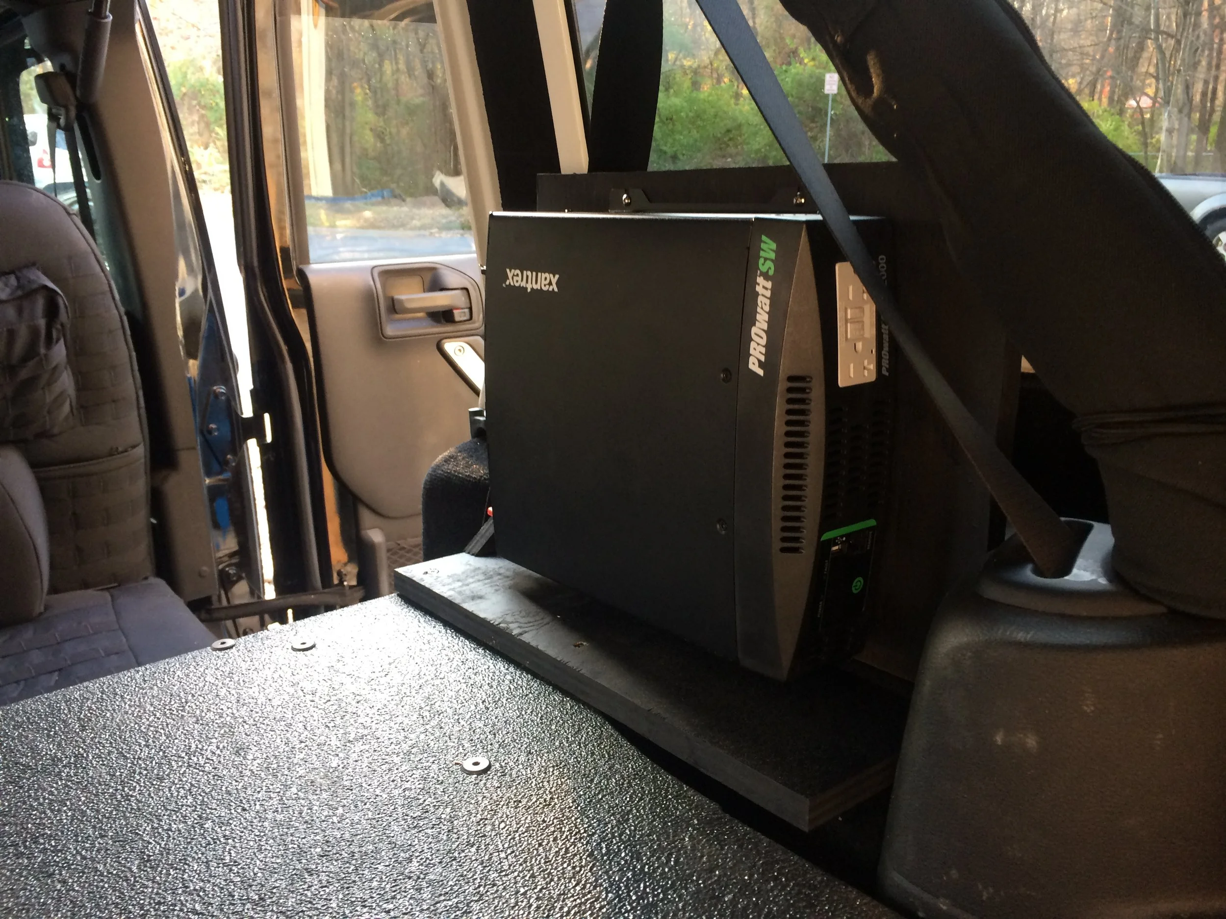 Xantrex PROWatt 2000 Pure Since Wave Inverter. 1800w continuous, 3000 surge.