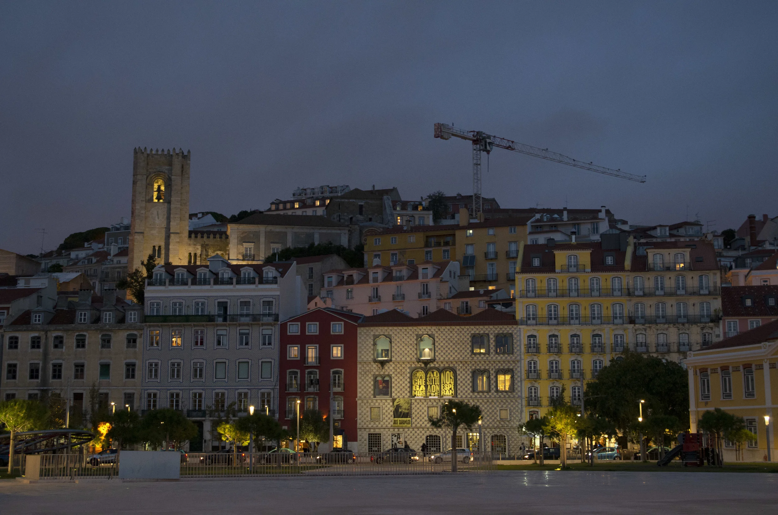Looking up at the Sé from the Tagus River