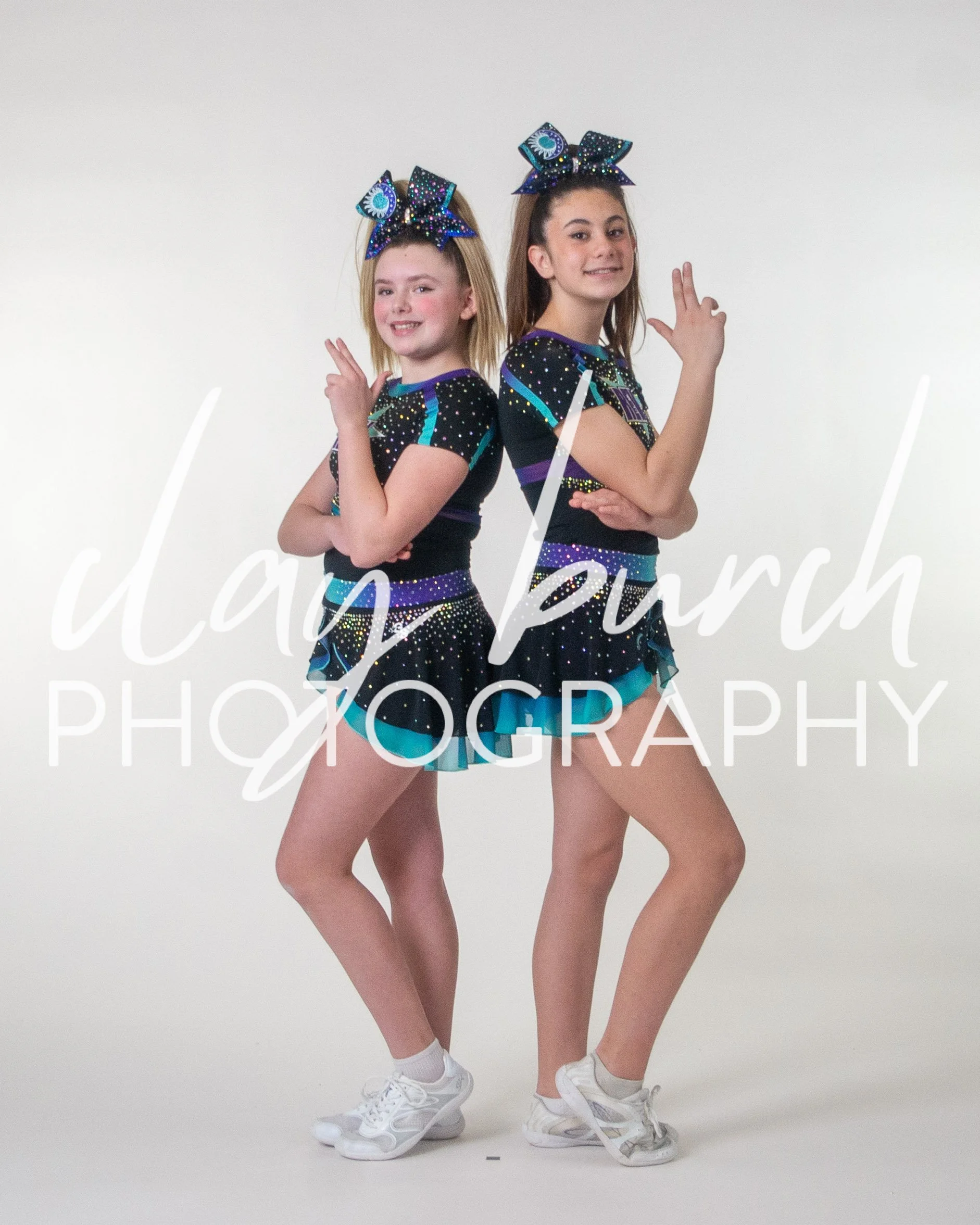 Juliette K & Ellena S-5712