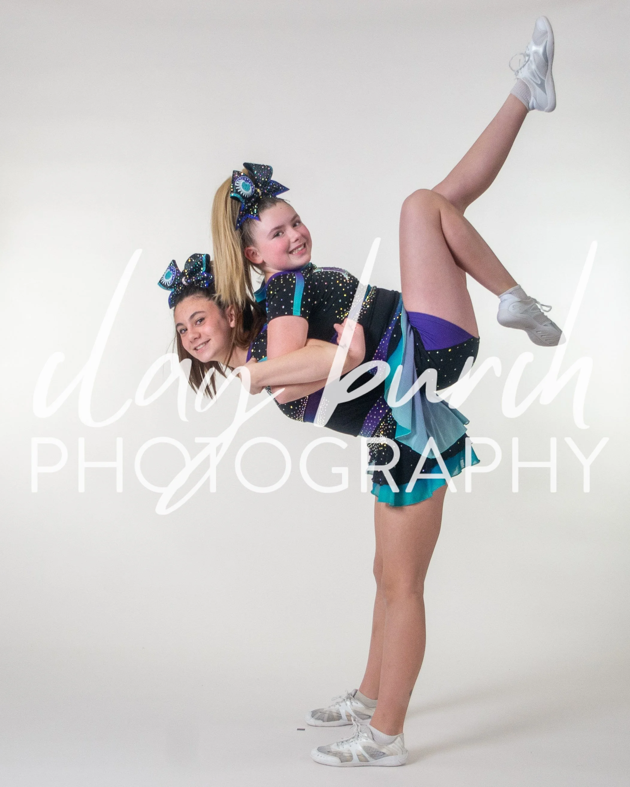 Juliette K & Ellena S-5718